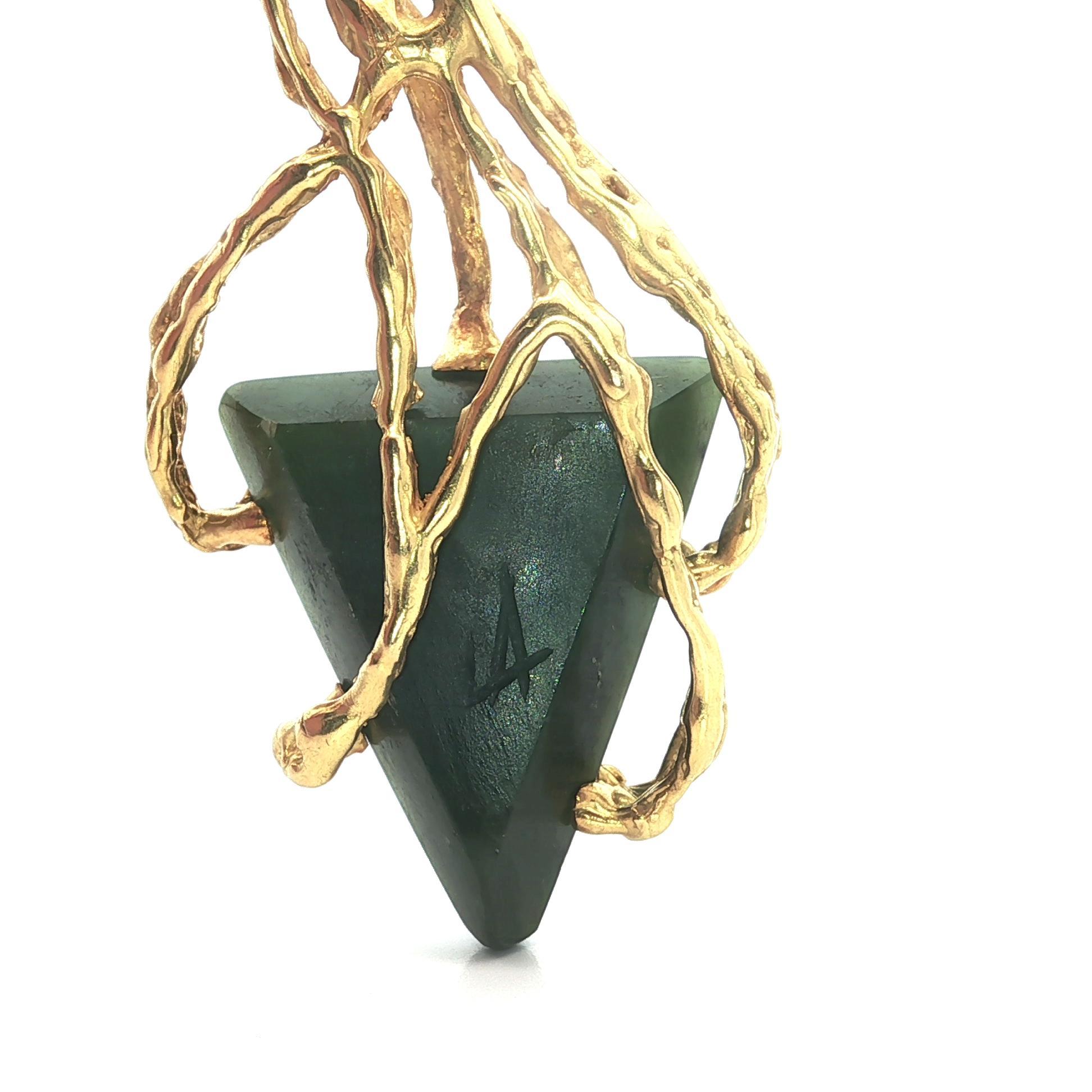 Vintage 18k Yellow Gold Triangular Nephrite Jade Large Freeform Textured Pendant For Sale 7