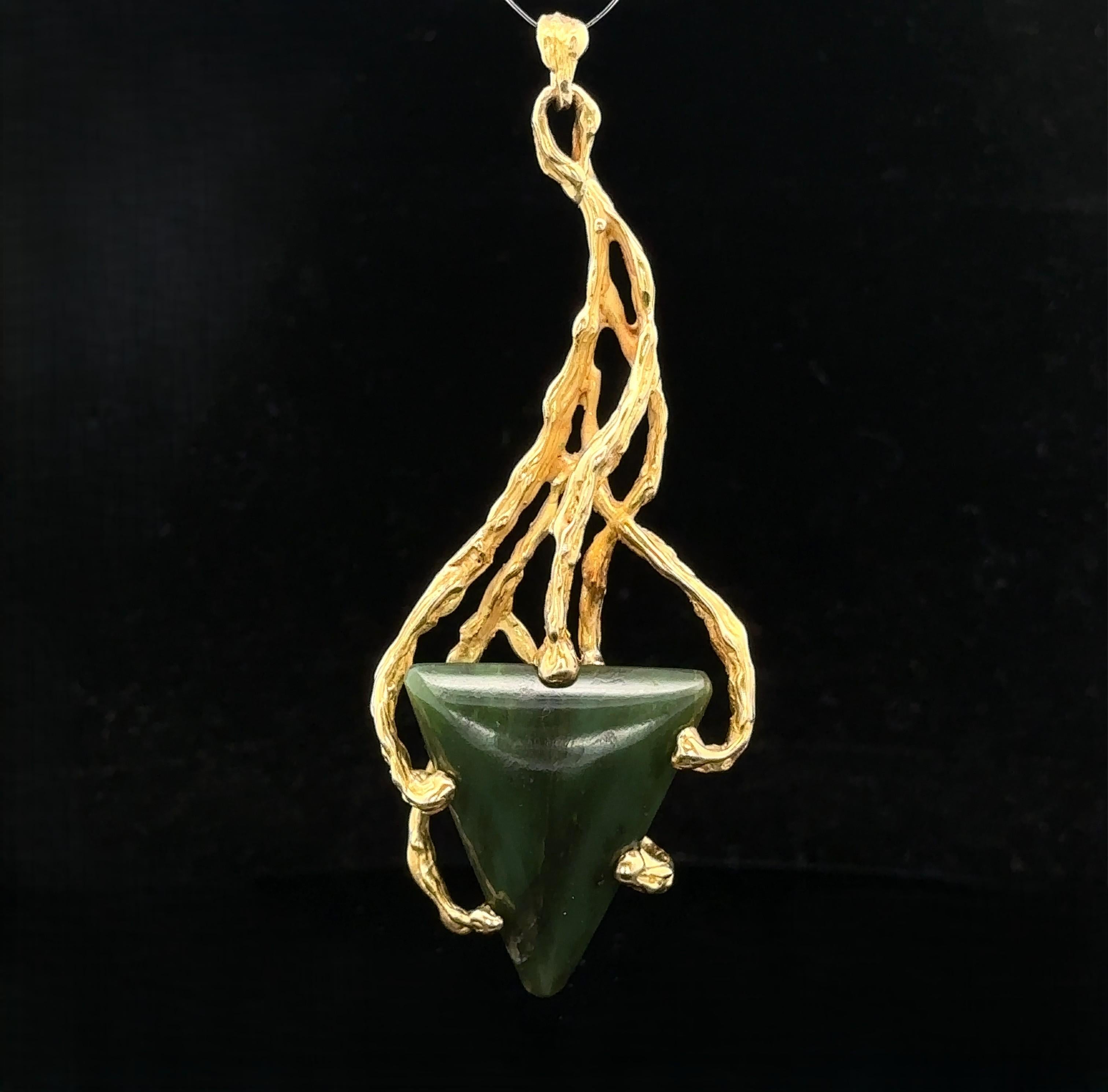 Vintage 18k Yellow Gold Triangular Nephrite Jade Large Freeform Textured Pendant For Sale 1