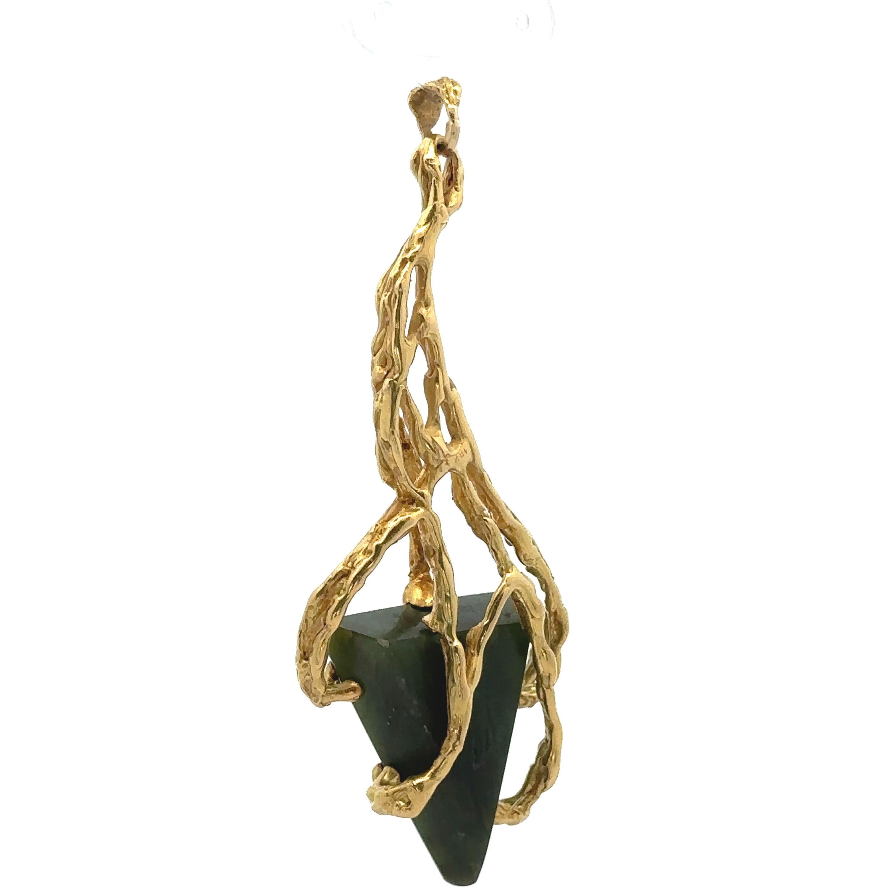 Vintage 18k Yellow Gold Triangular Nephrite Jade Large Freeform Textured Pendant For Sale 3
