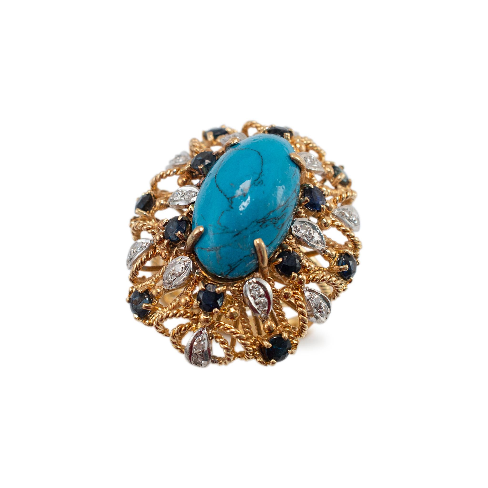 
Genre : Femmes

Type de métal : Or jaune 18K 

Taille : 8.75

Poids : 16,41 

Bague de cocktail en or jaune 18K filigrané et poli, faite à la main par une dame, auréolée de diamants, saphirs et turquoises, à l'anneau fendu. Elle est en excellent