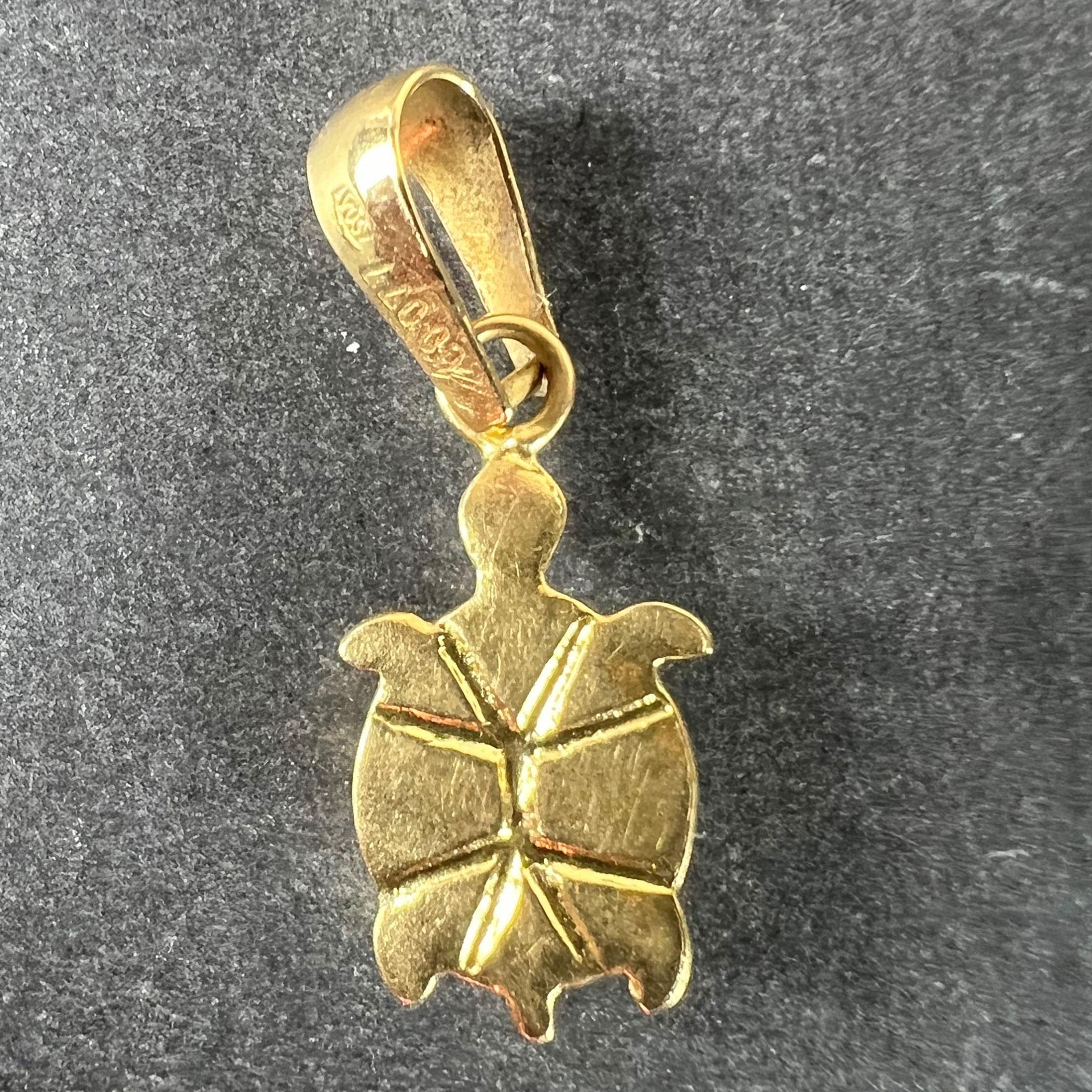 Ciondolo Charm Tartaruga d'epoca in oro giallo 18 carati In condizioni buone in vendita a London, GB