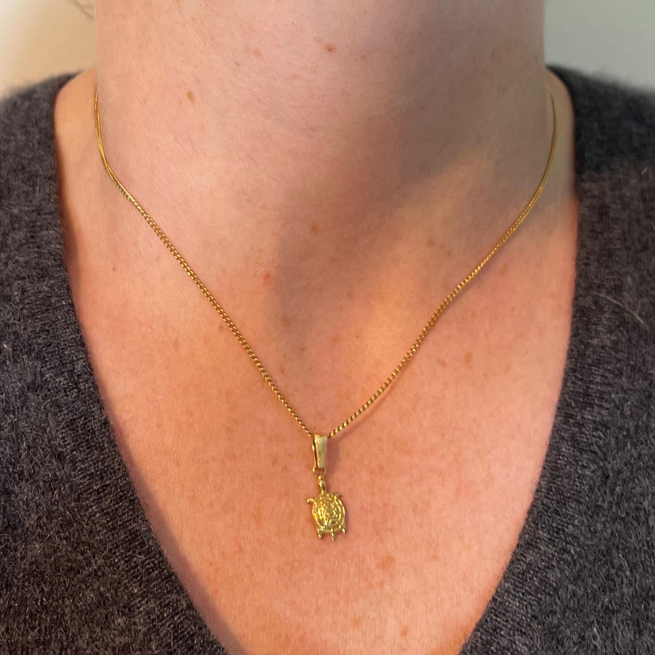 da uomo o donna Ciondolo Charm Tartaruga d'epoca in oro giallo 18 carati in vendita