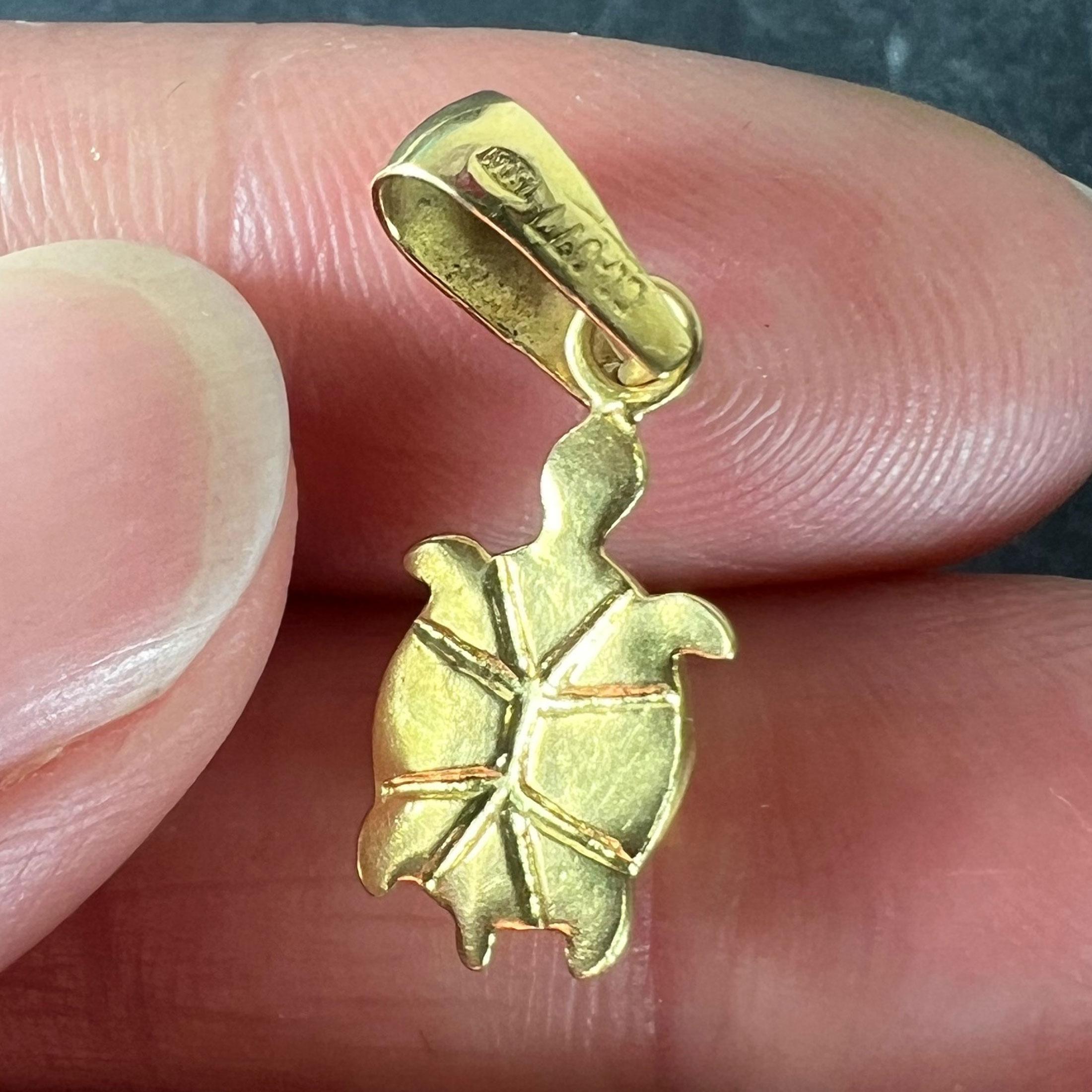 Ciondolo Charm Tartaruga d'epoca in oro giallo 18 carati in vendita 3