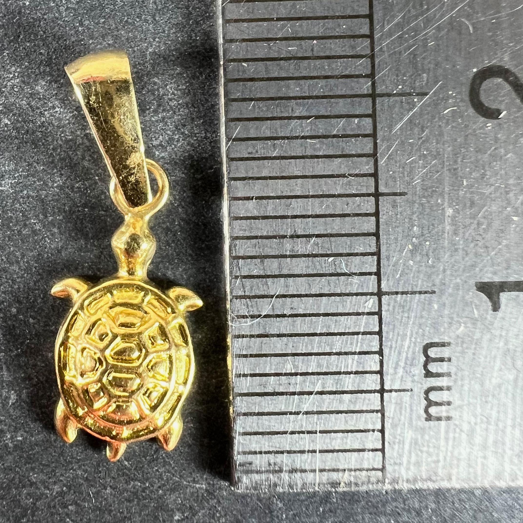 Ciondolo Charm Tartaruga d'epoca in oro giallo 18 carati in vendita 4