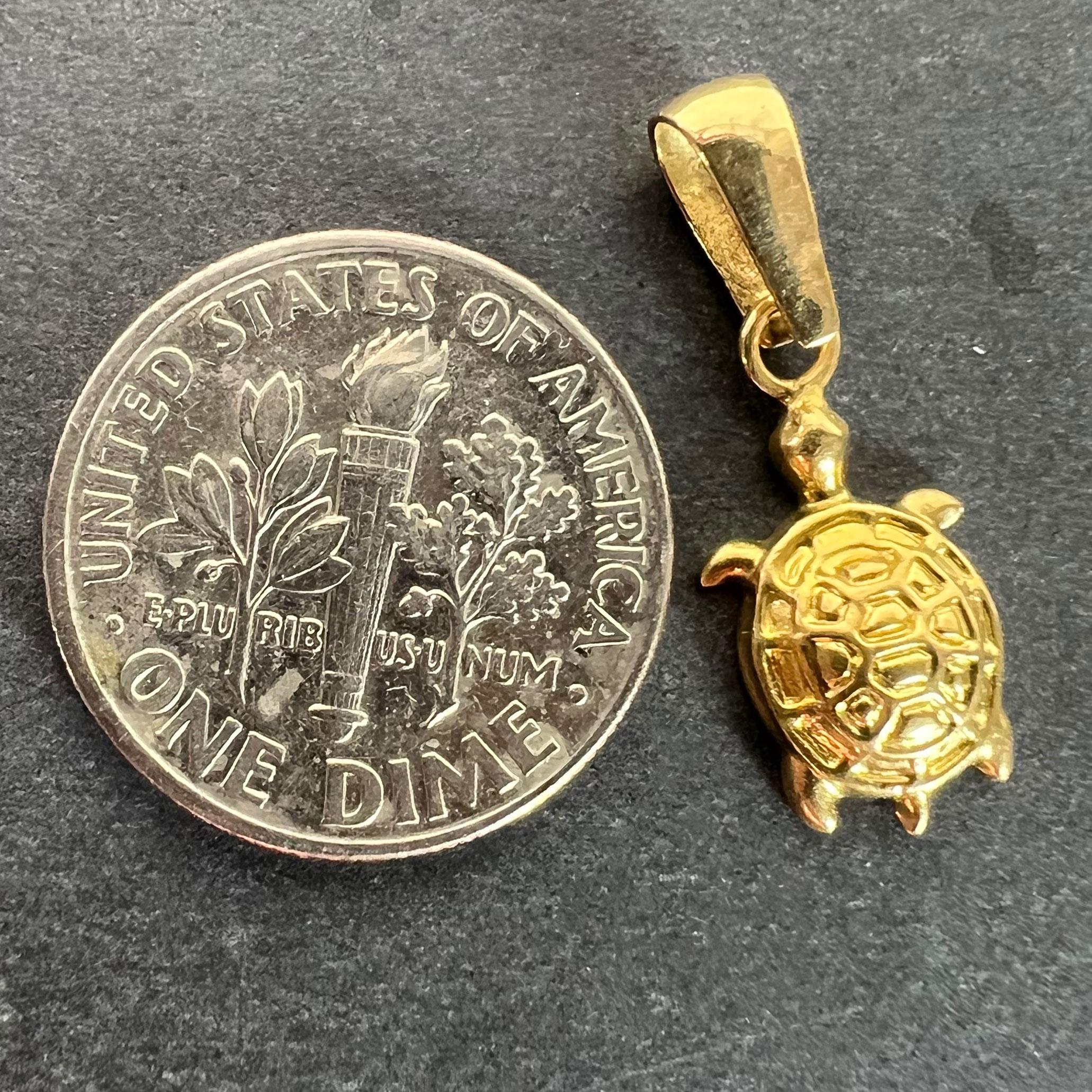 Ciondolo Charm Tartaruga d'epoca in oro giallo 18 carati in vendita 5