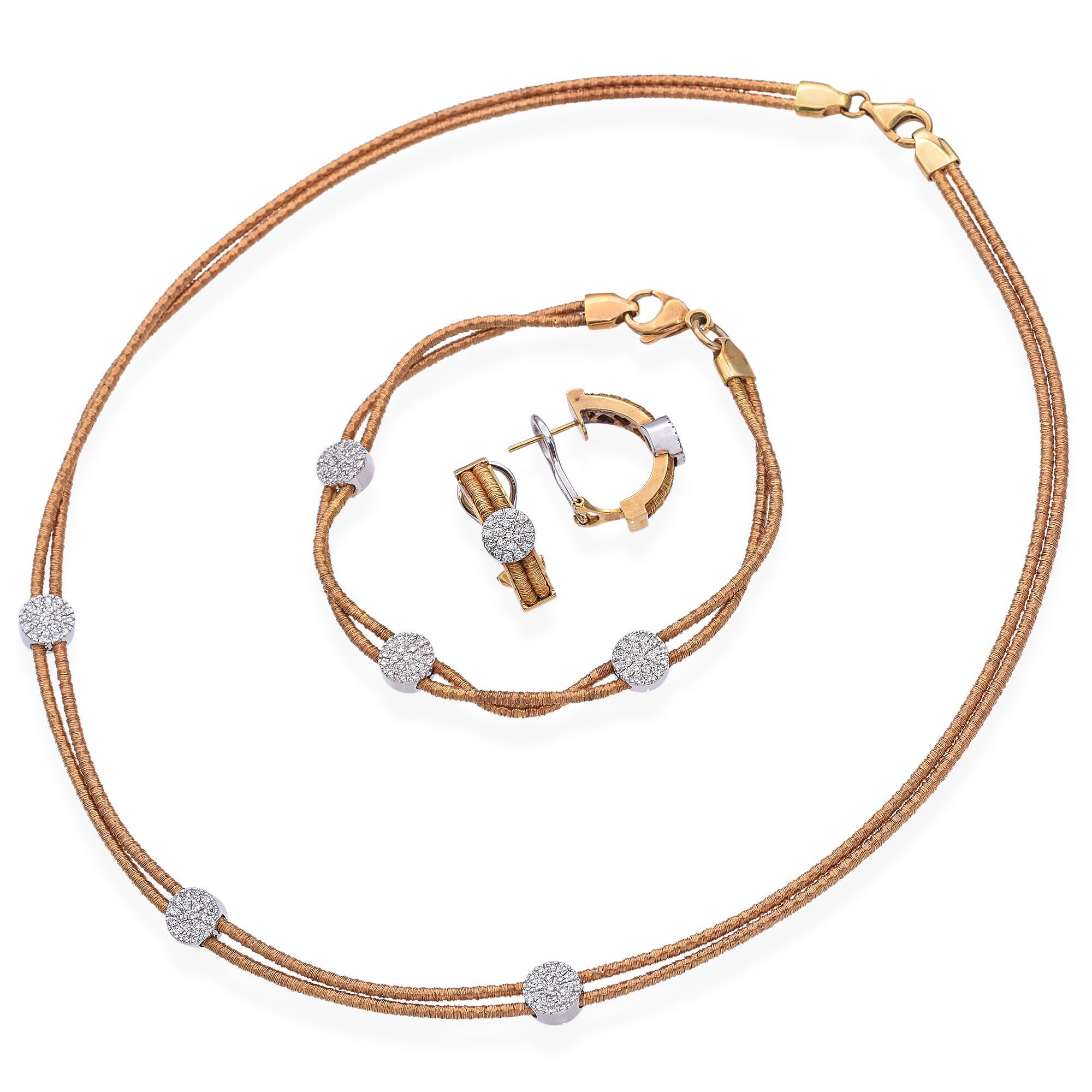 Peso: 40.4 grammi
Pietra: diamante da 0,75tcw
Misure: 
Orecchino: 21 x 21 x 4,82 mm
Bracciale: 7 1/2