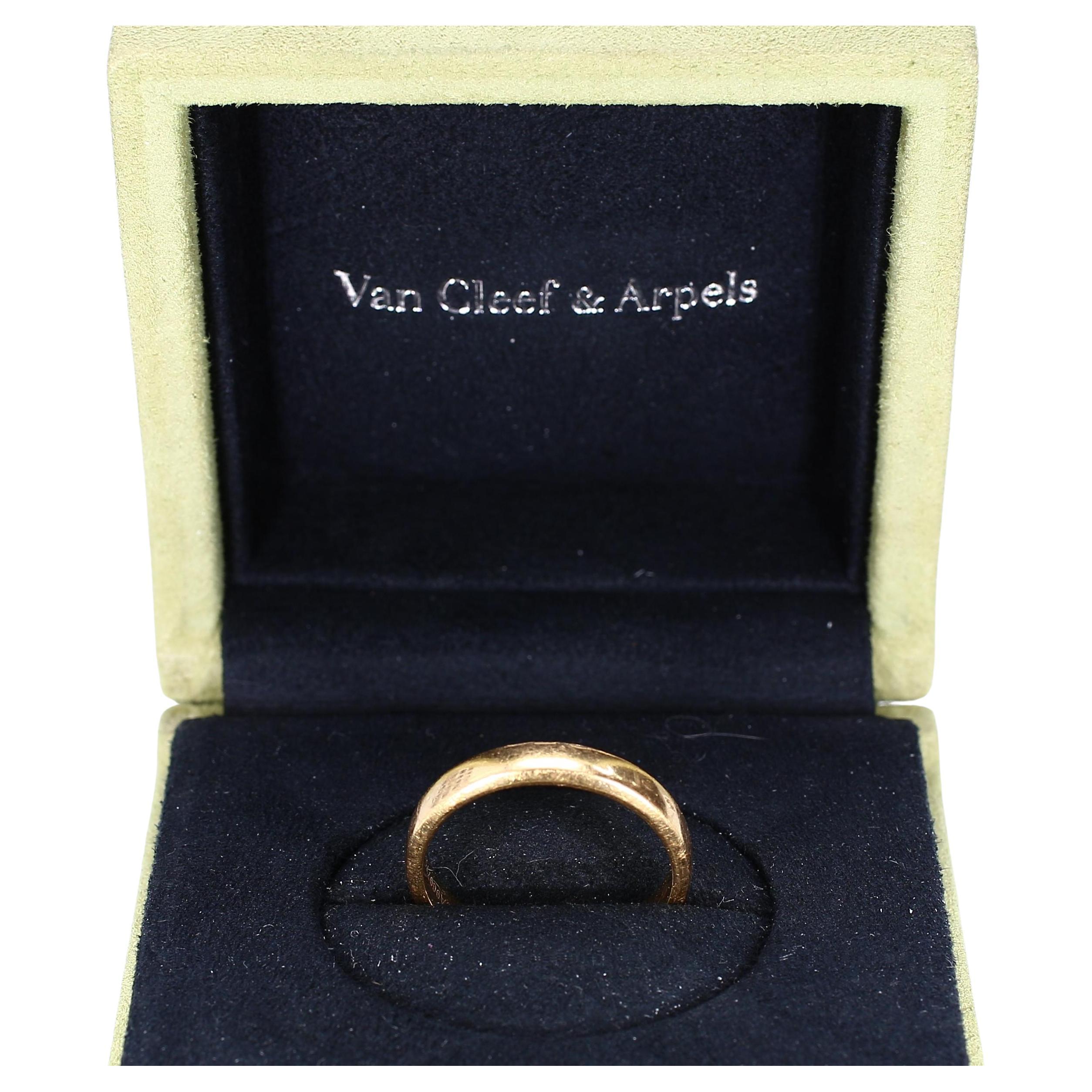 Vintage 18k Yellow Gold "Van Cleef 
Arpels" Ring with Original Box - Size 8.75