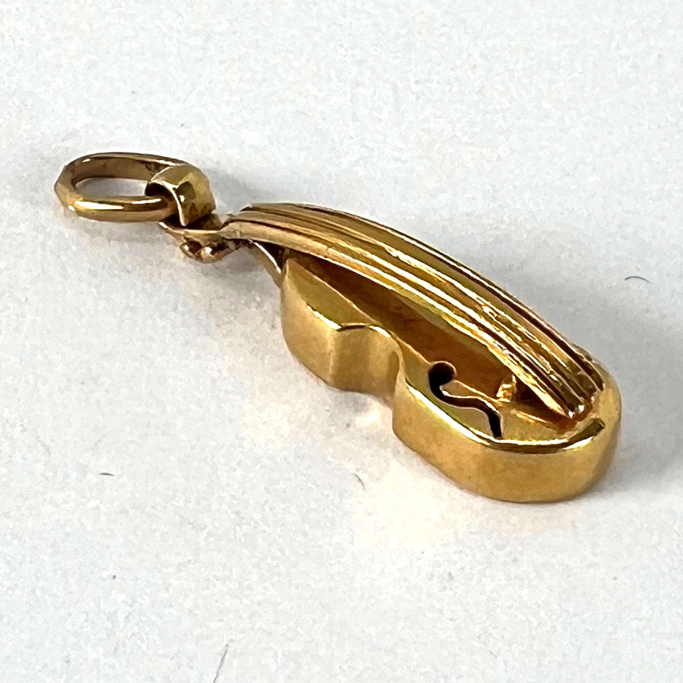 Pendentif vintage en or jaune 18K avec breloque violon en vente 9