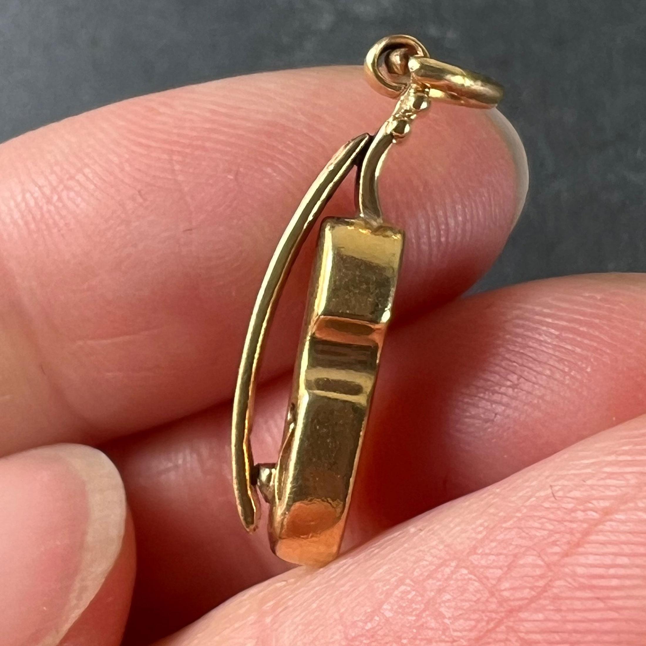 Pendentif vintage en or jaune 18K avec breloque violon en vente 3