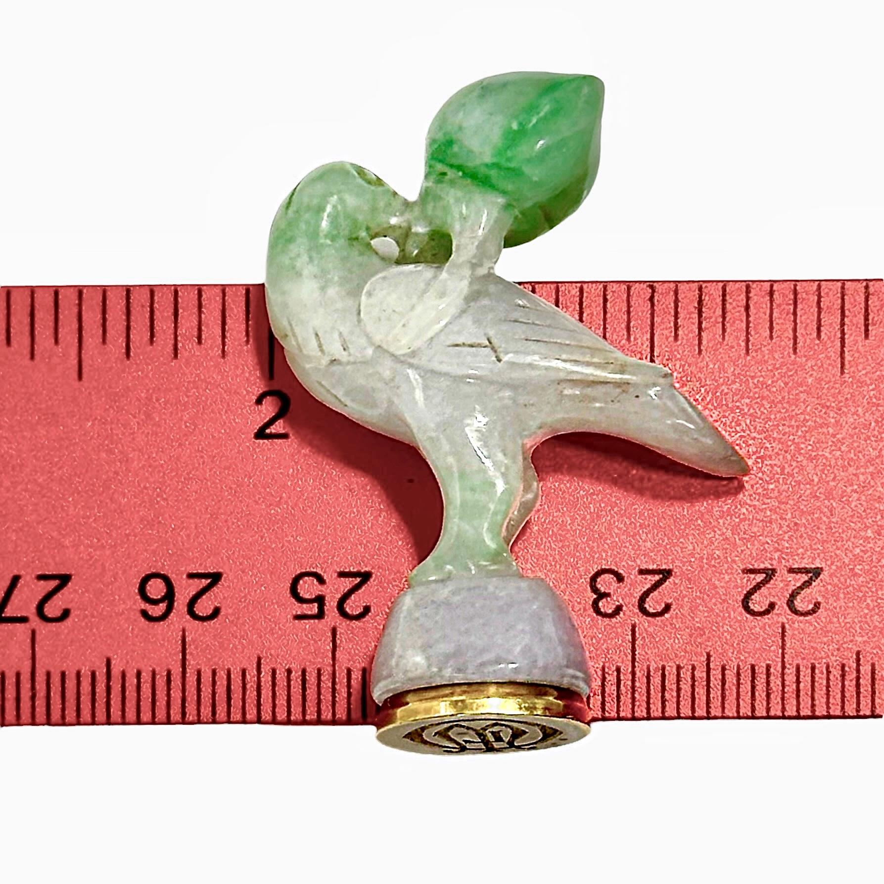 Vintage 18K Yellow Gold Wax Seal with Hand Carved Jade Bird Handle For Sale 3