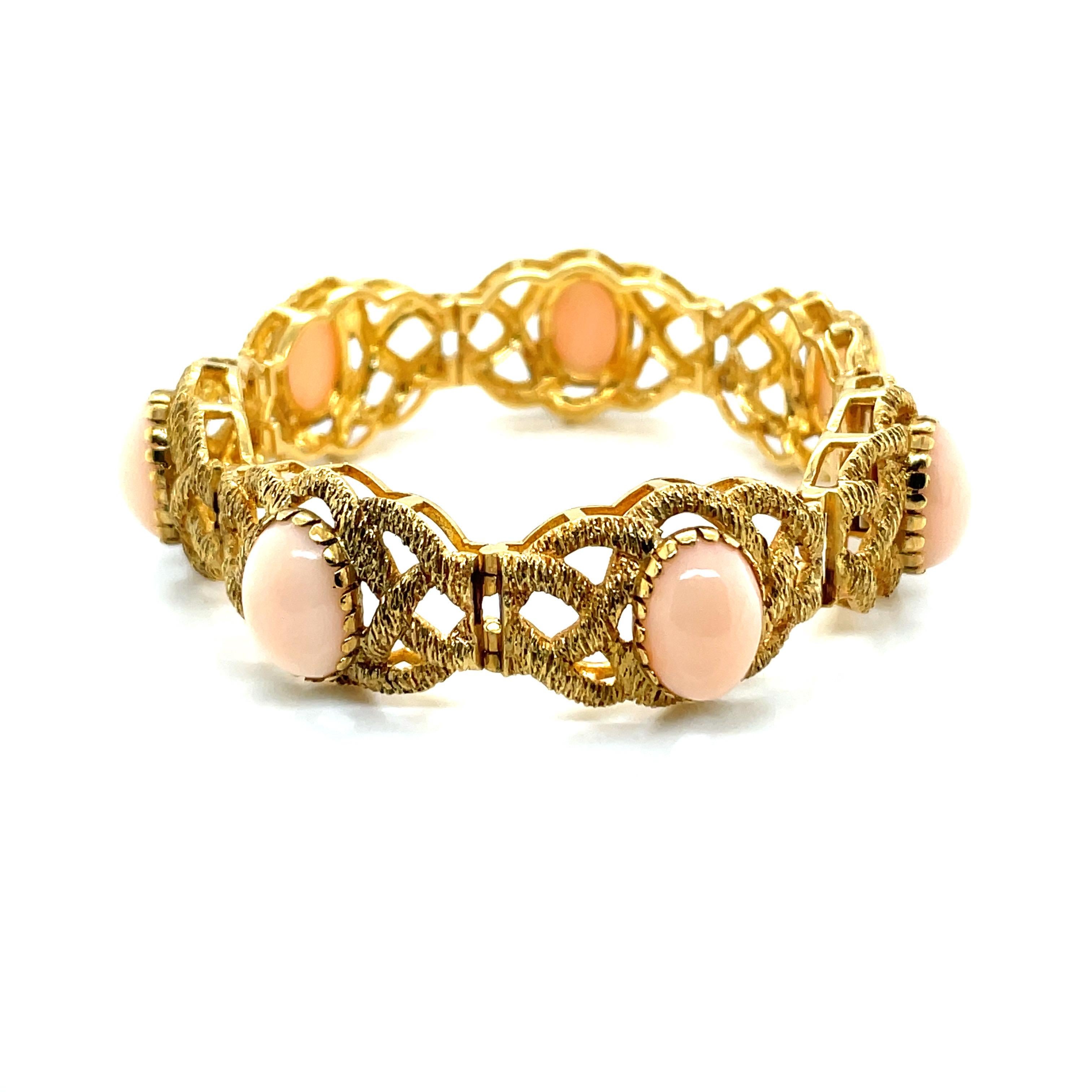 This exquisite vintage bracelet is a true embodiment of Italian artisanal mastery. Crafted from luxurious 18K yellow gold, as denoted by the 