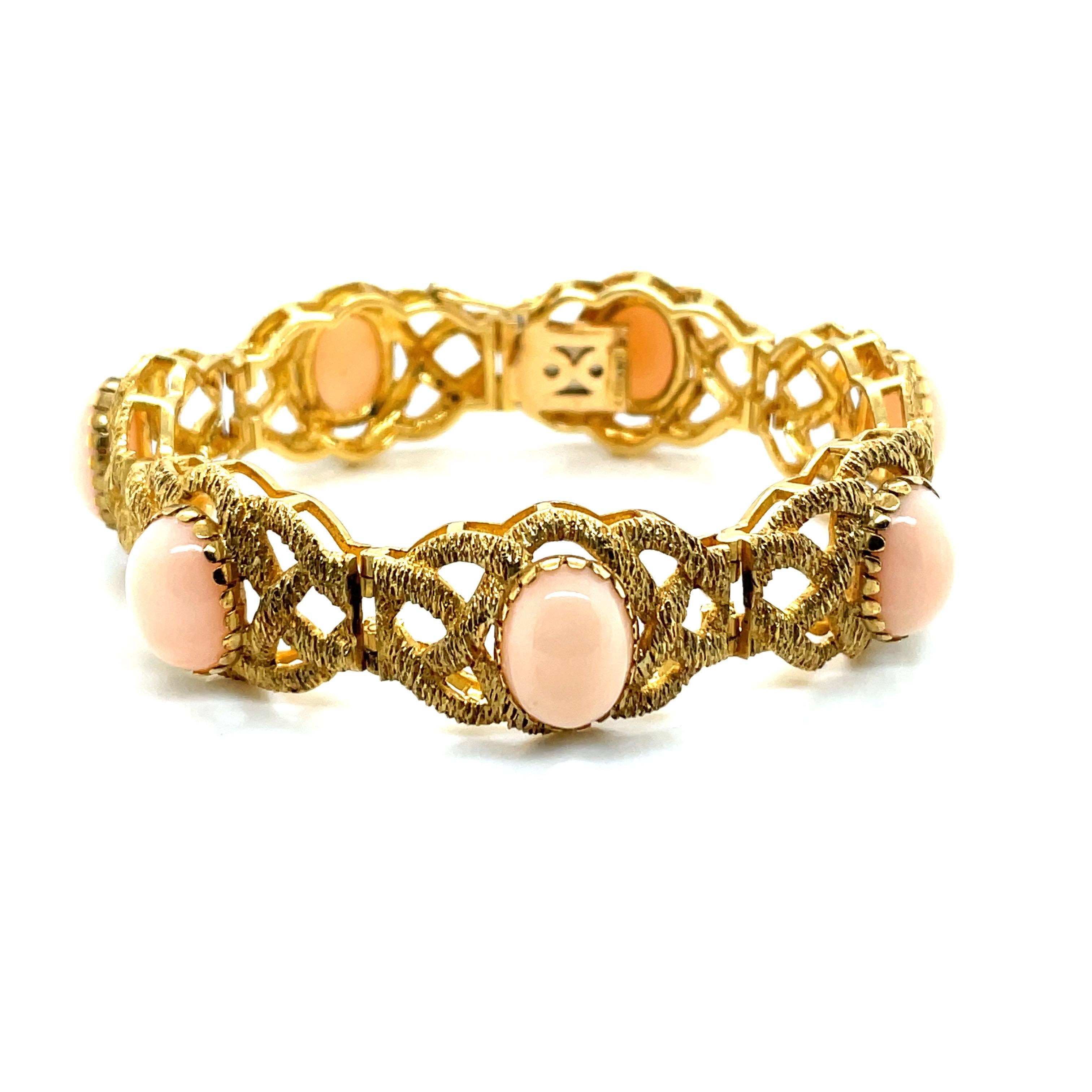 Oval Cut Vintage 18k Yellow Gold Wide Bracelet with Oval Pink Coral Gemstones For Sale