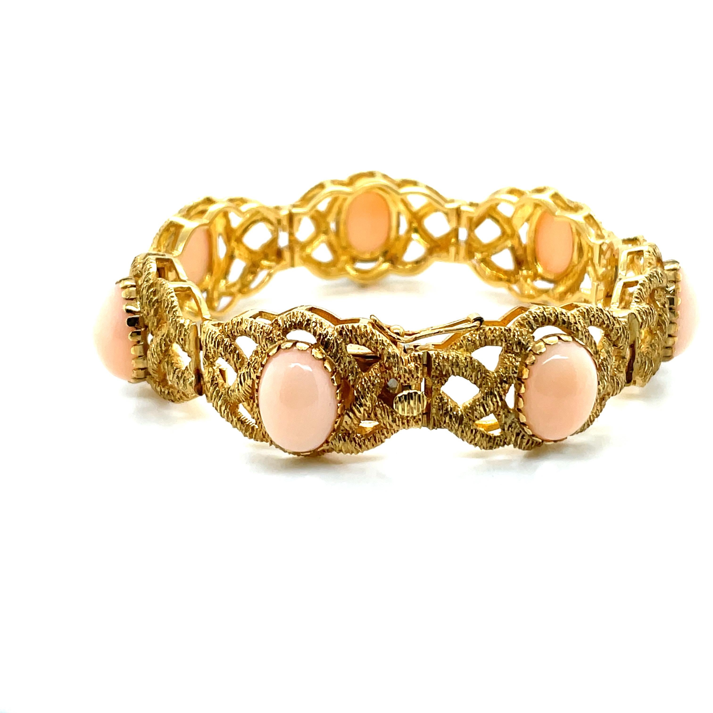 Vintage 18k Yellow Gold Wide Bracelet with Oval Pink Coral Gemstones In Good Condition For Sale In Boston, MA