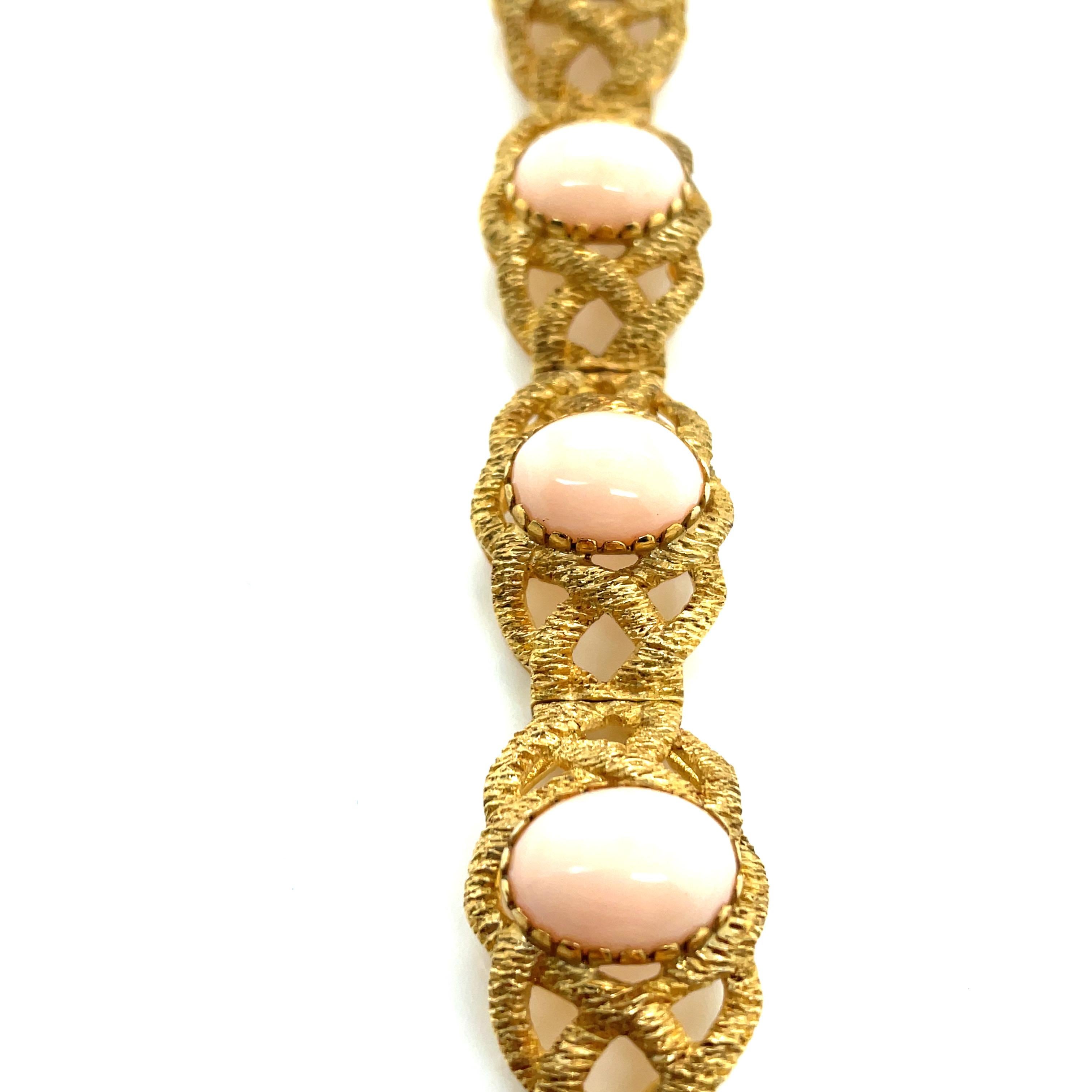 Vintage 18k Yellow Gold Wide Bracelet with Oval Pink Coral Gemstones For Sale 3