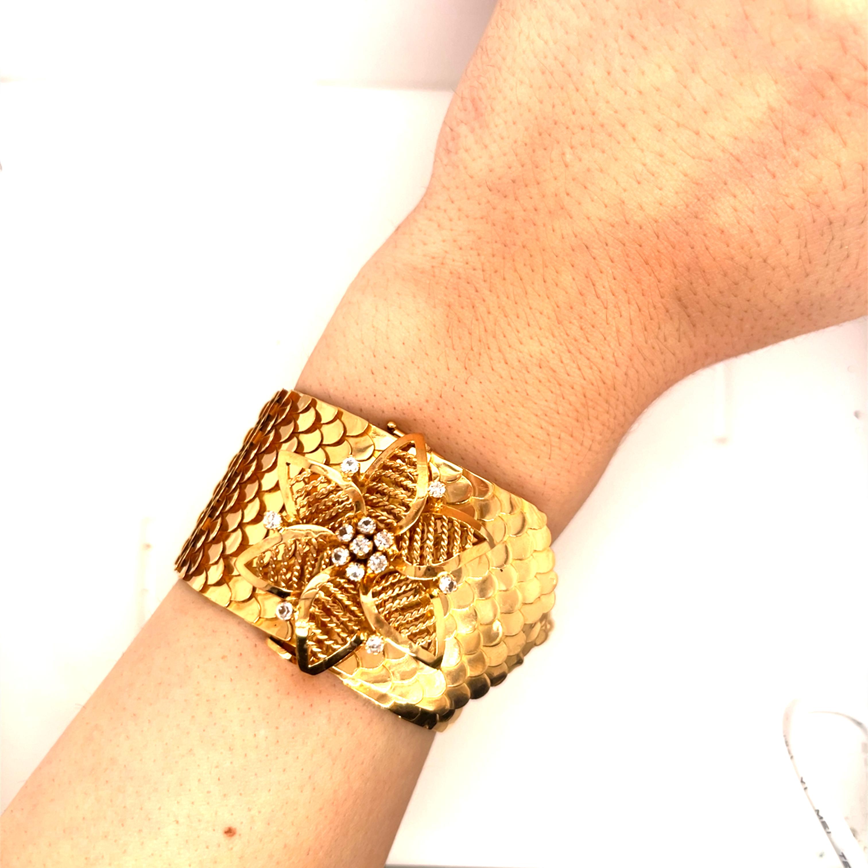 Bracciale largo Cleopatra a squame di pesce d'epoca in oro giallo 18k In condizioni ottime in vendita a Boston, MA