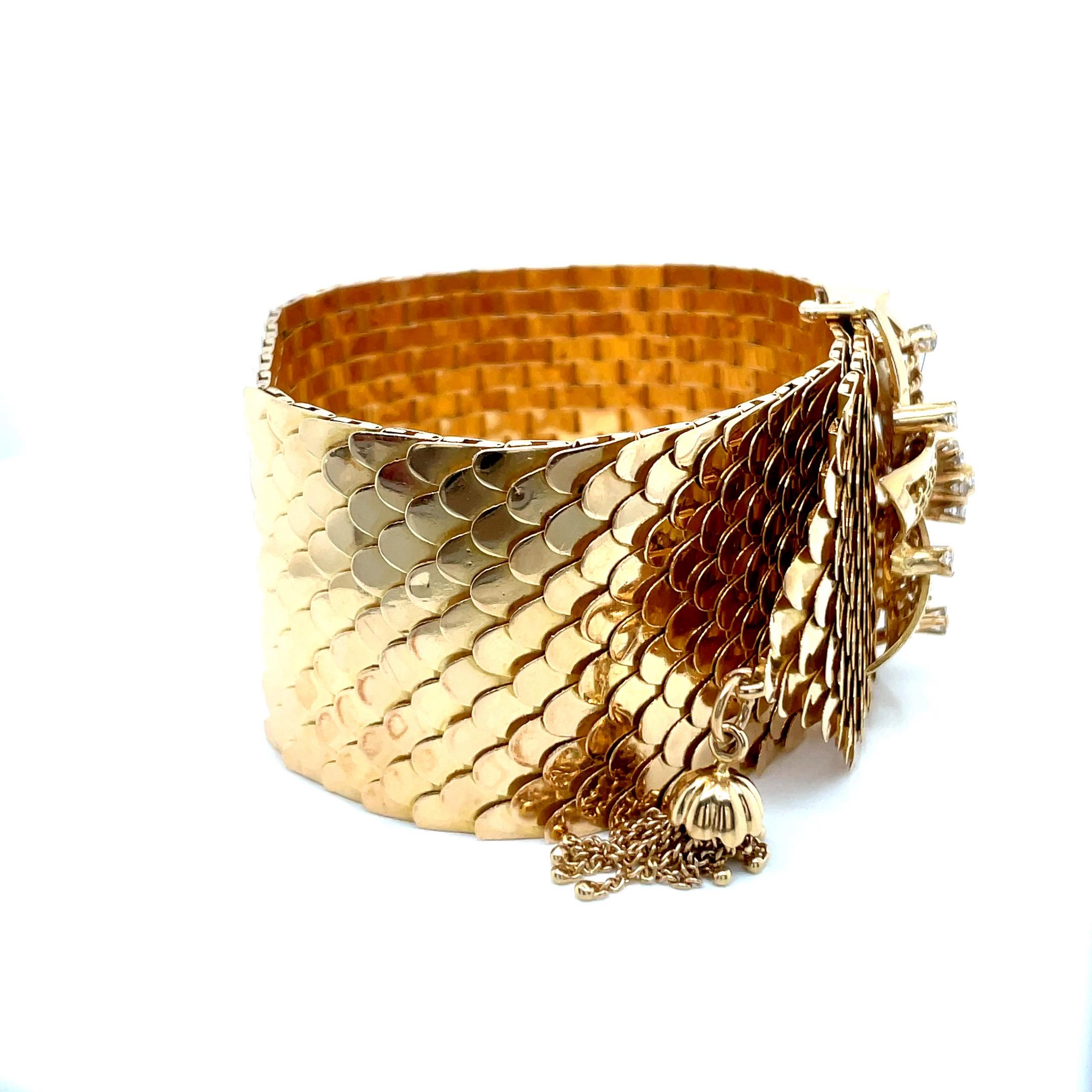 Donna Bracciale largo Cleopatra a squame di pesce d'epoca in oro giallo 18k in vendita