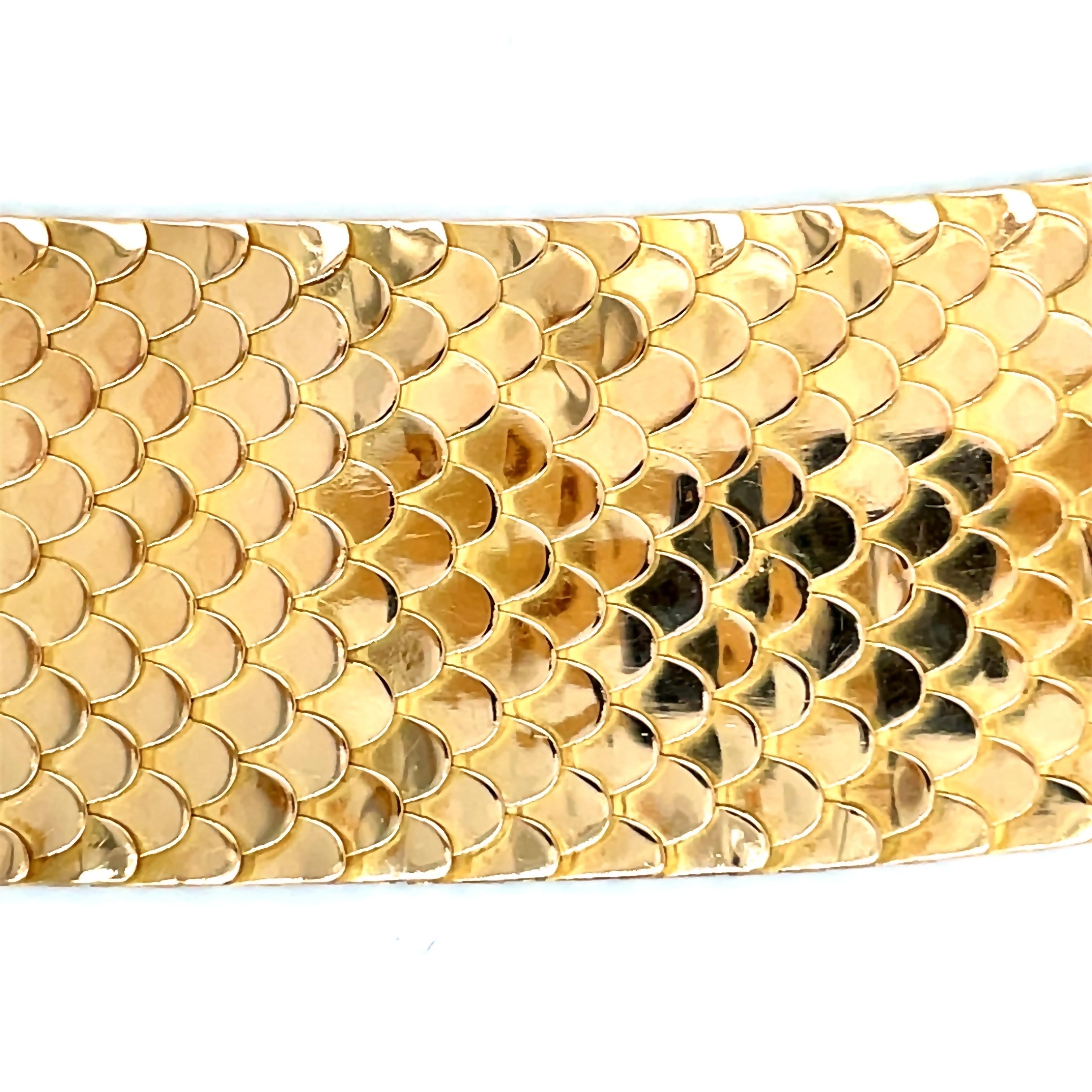 Bracciale largo Cleopatra a squame di pesce d'epoca in oro giallo 18k in vendita 4