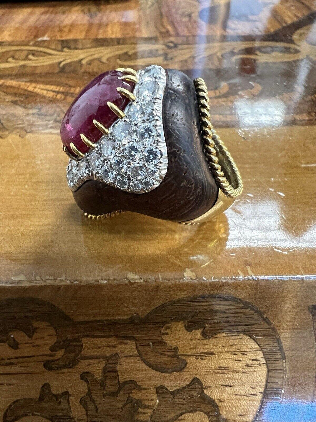 VINTAGE 18k Yellow Gold, Wood, Diamond & Ruby Cocktail Ring Vintage 1970s For Sale 1