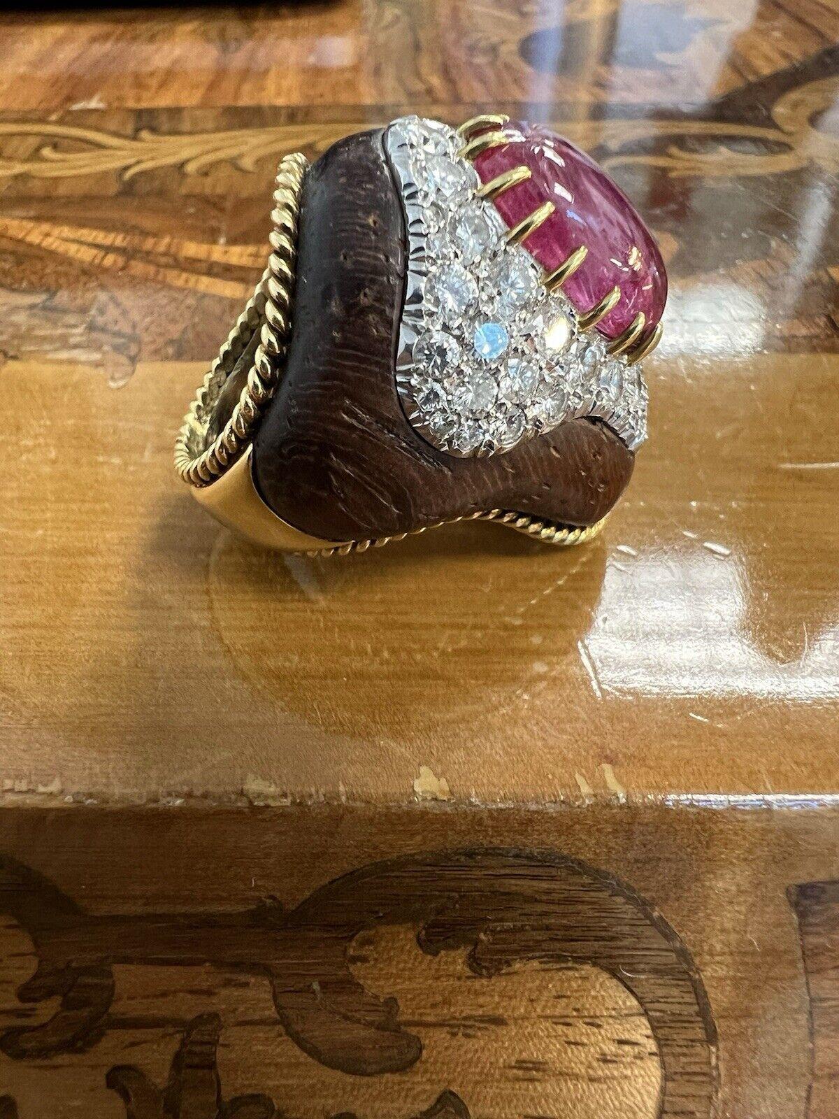 VINTAGE 18k Yellow Gold, Wood, Diamond & Ruby Cocktail Ring Vintage 1970s For Sale 3