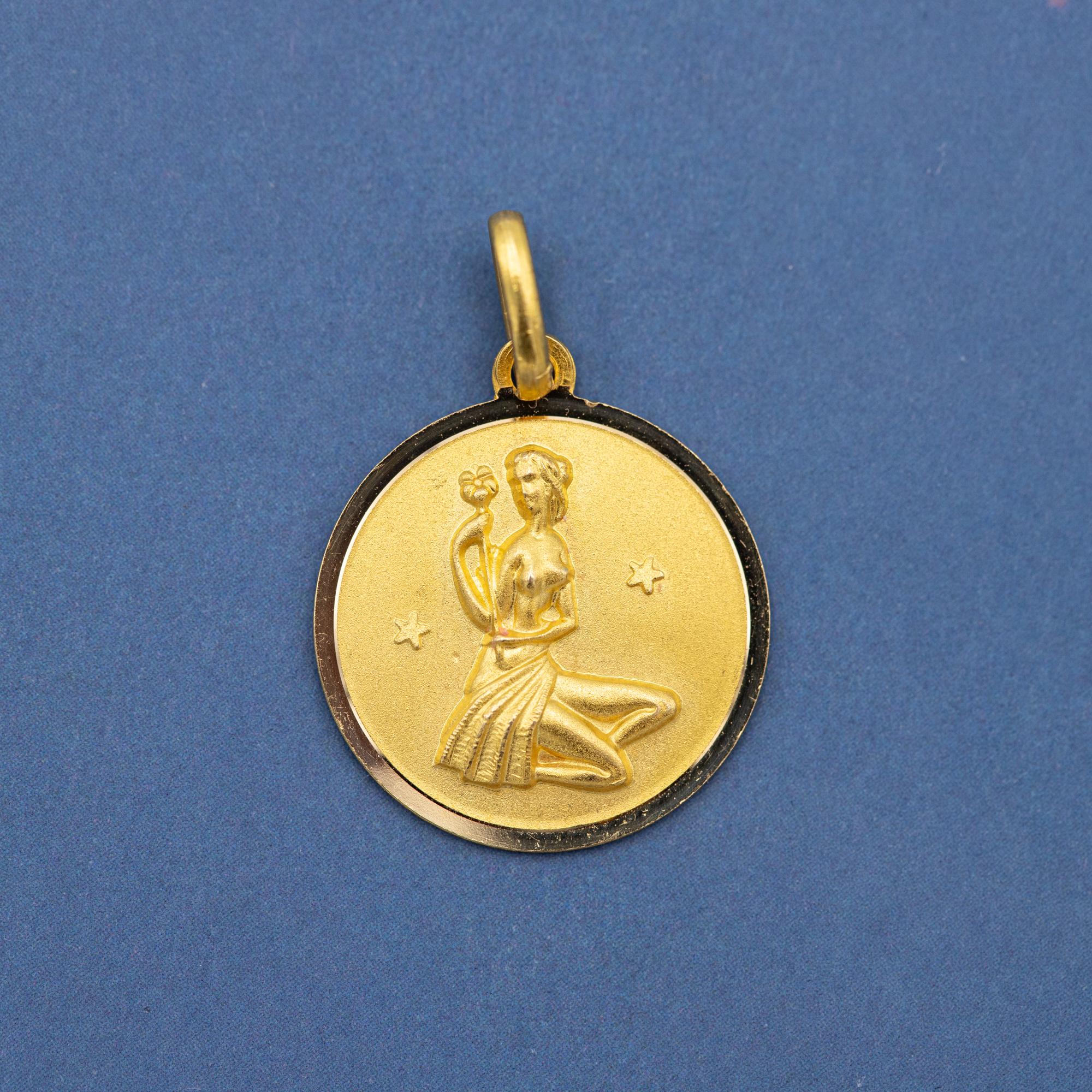 Vintage 18k zodiac charm pendant - Virgo charm - solid yellow gold For Sale 2