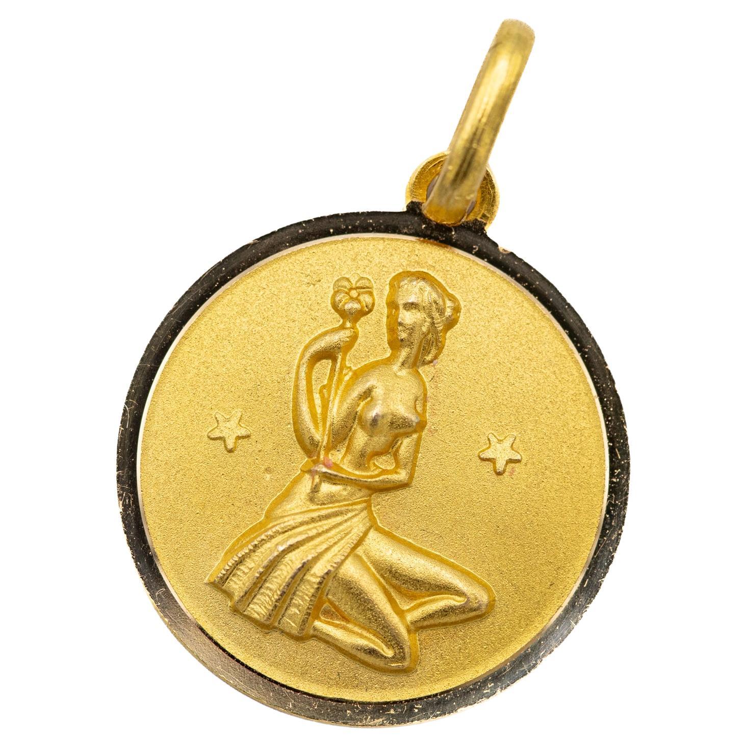 Vintage 18k zodiac charm pendant - Virgo charm - solid yellow gold For Sale