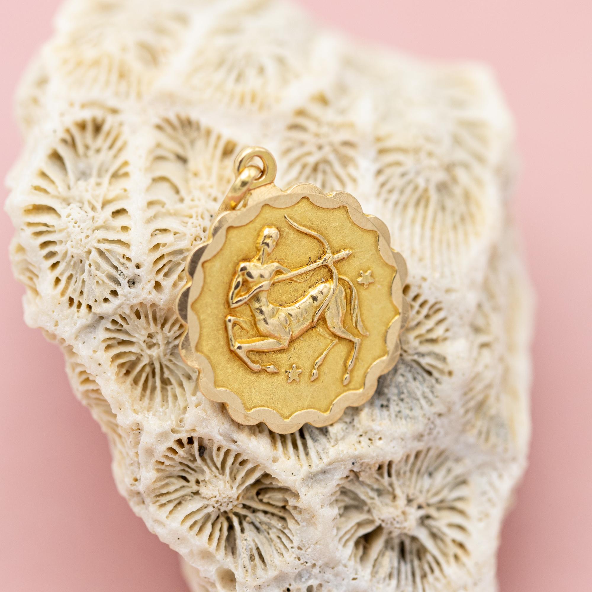 Vintage 18k zodiac pendant - Sagittarius charm - solid yellow gold - Star sign For Sale 2