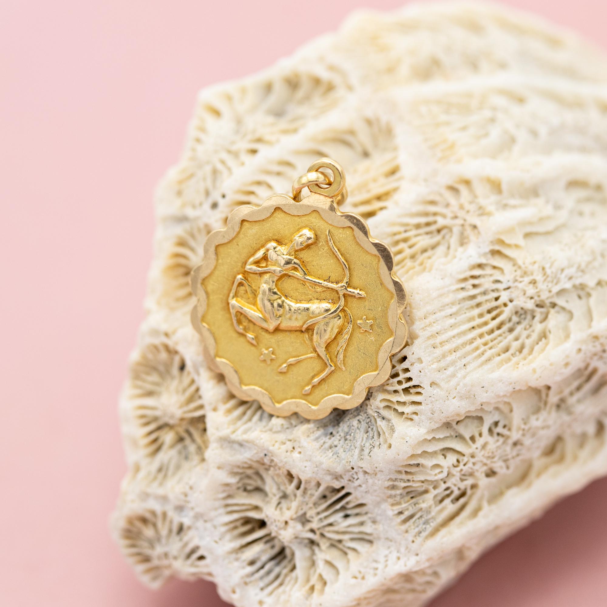 Vintage 18k zodiac pendant - Sagittarius charm - solid yellow gold - Star sign For Sale 4