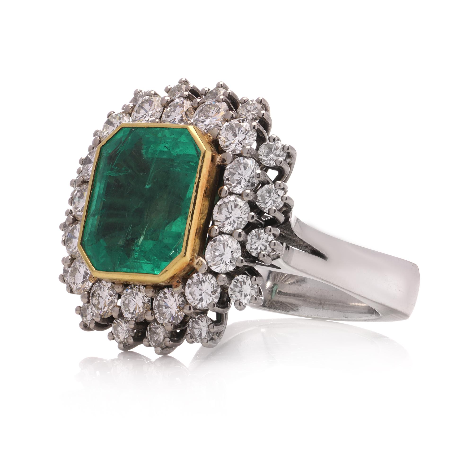 Vintage 18kt. gold 8.50 carats of Natural Colombian emerald cluster ring  For Sale 1