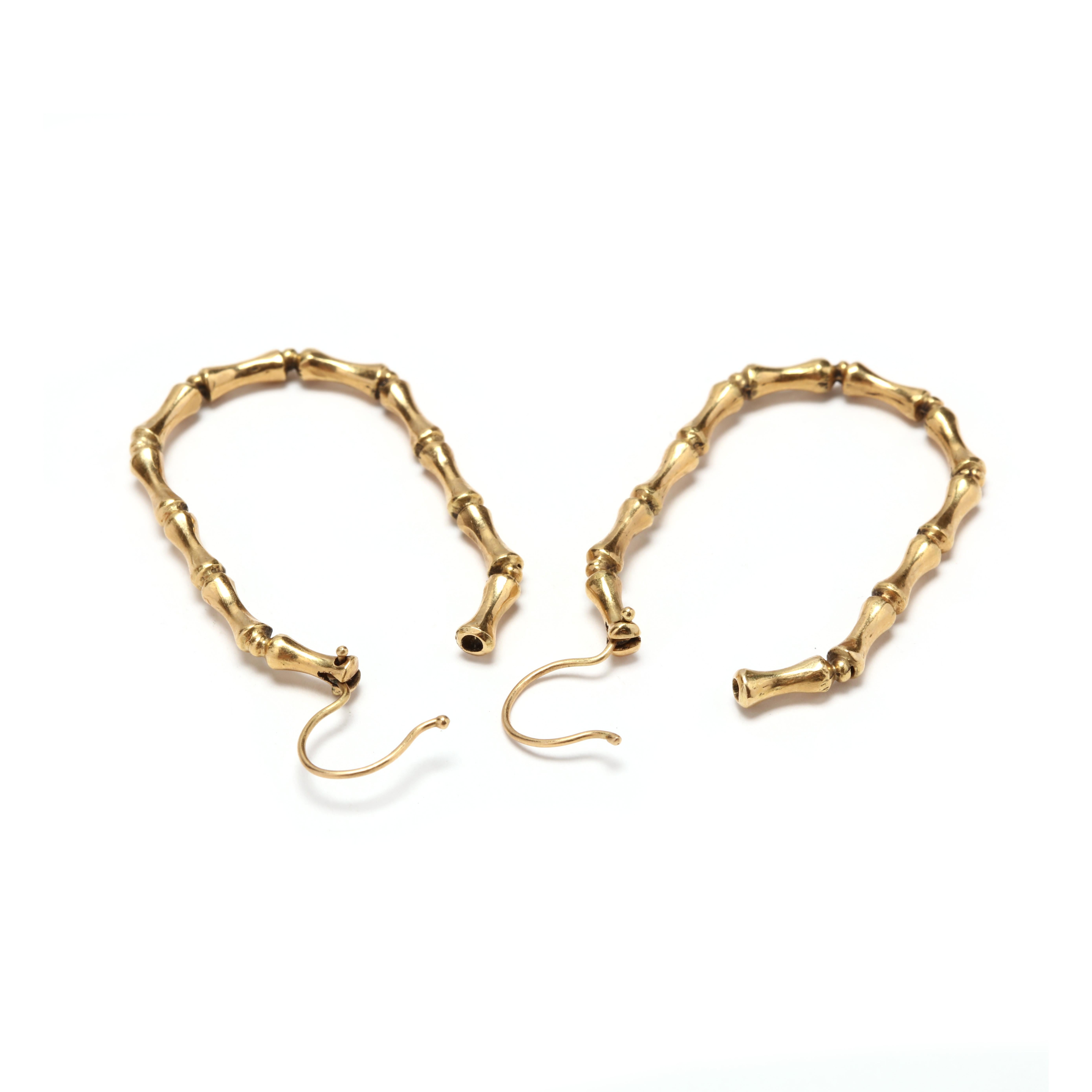 A pair of vintage 18 karat yellow gold bamboo hoop earrings. In an oval design with a bamboo motif.

Length 7/8 in.

Height 1.75 in.

Width 3 mm

6.68 dwts

* Please note that this is a vintage item and may show signs of wear. It has been