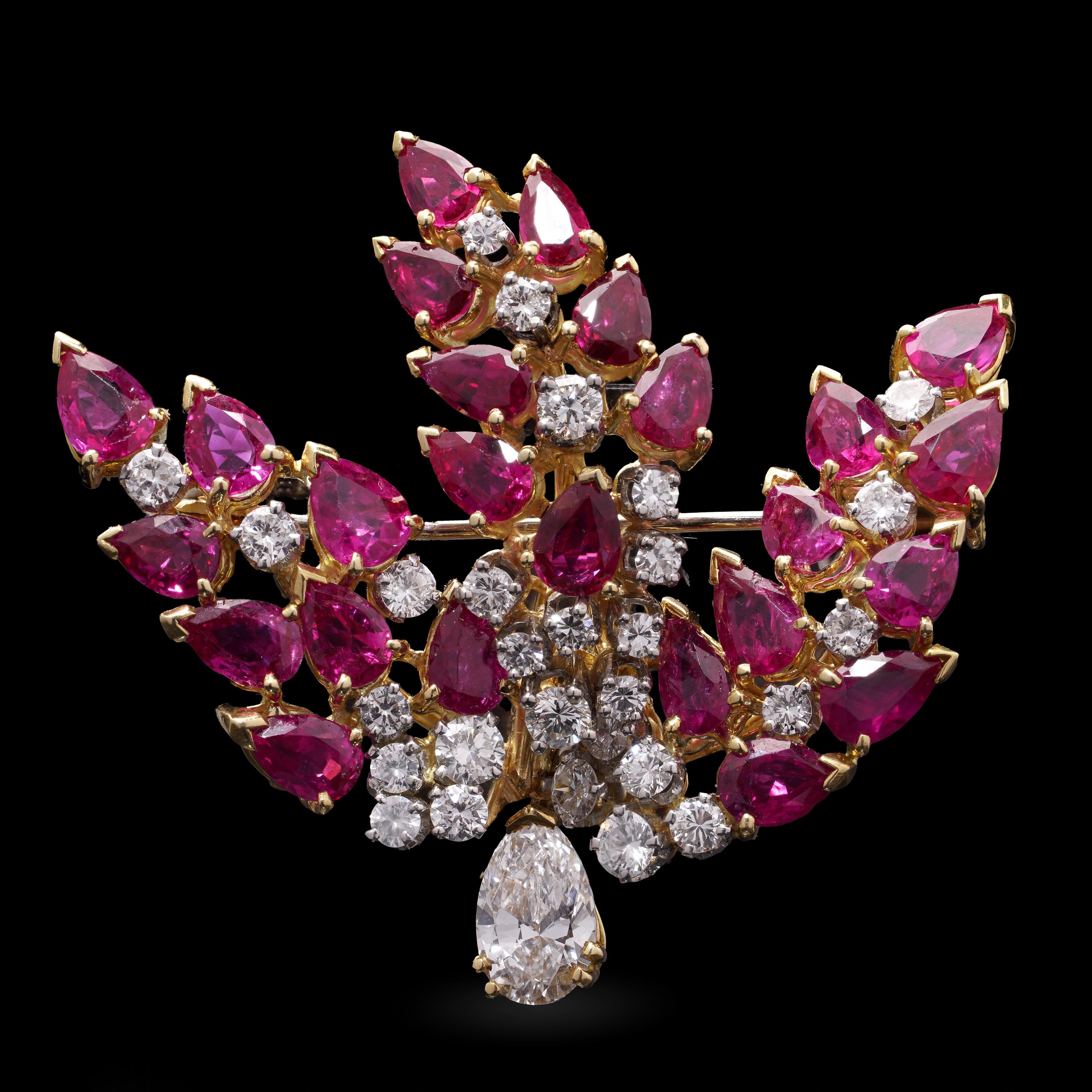 WGI - certified 18kt Gold Brooch with Natural Unheated Burma Rubies and Diamonds In Excellent Condition In Braintree, GB