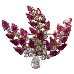 WGI - certified 18kt Gold Brooch with Natural Unheated Burma Rubies and Diamonds