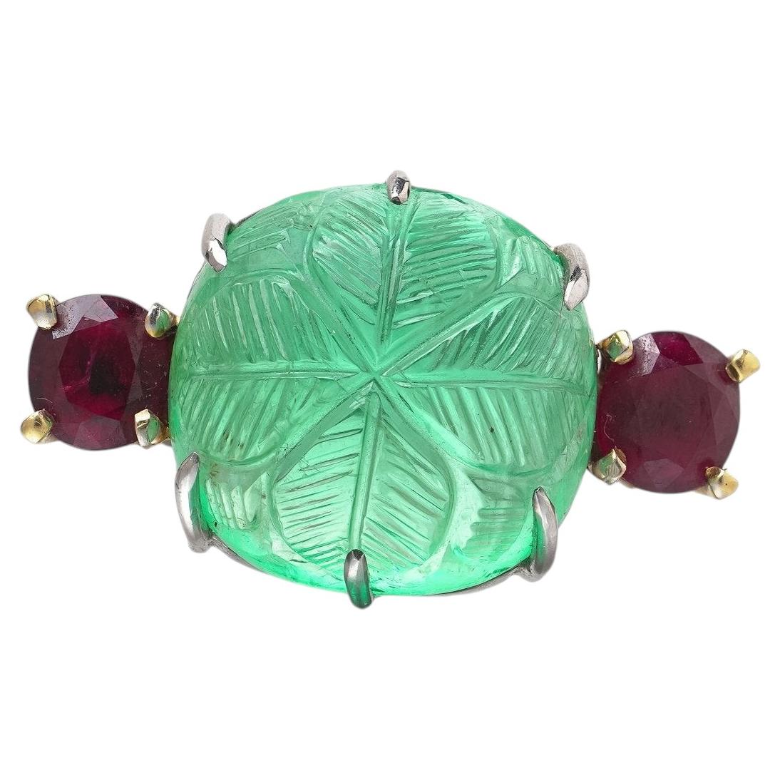 Anillo vintage de oro de 18 quilates con esmeralda tallada y rubí de Birmania