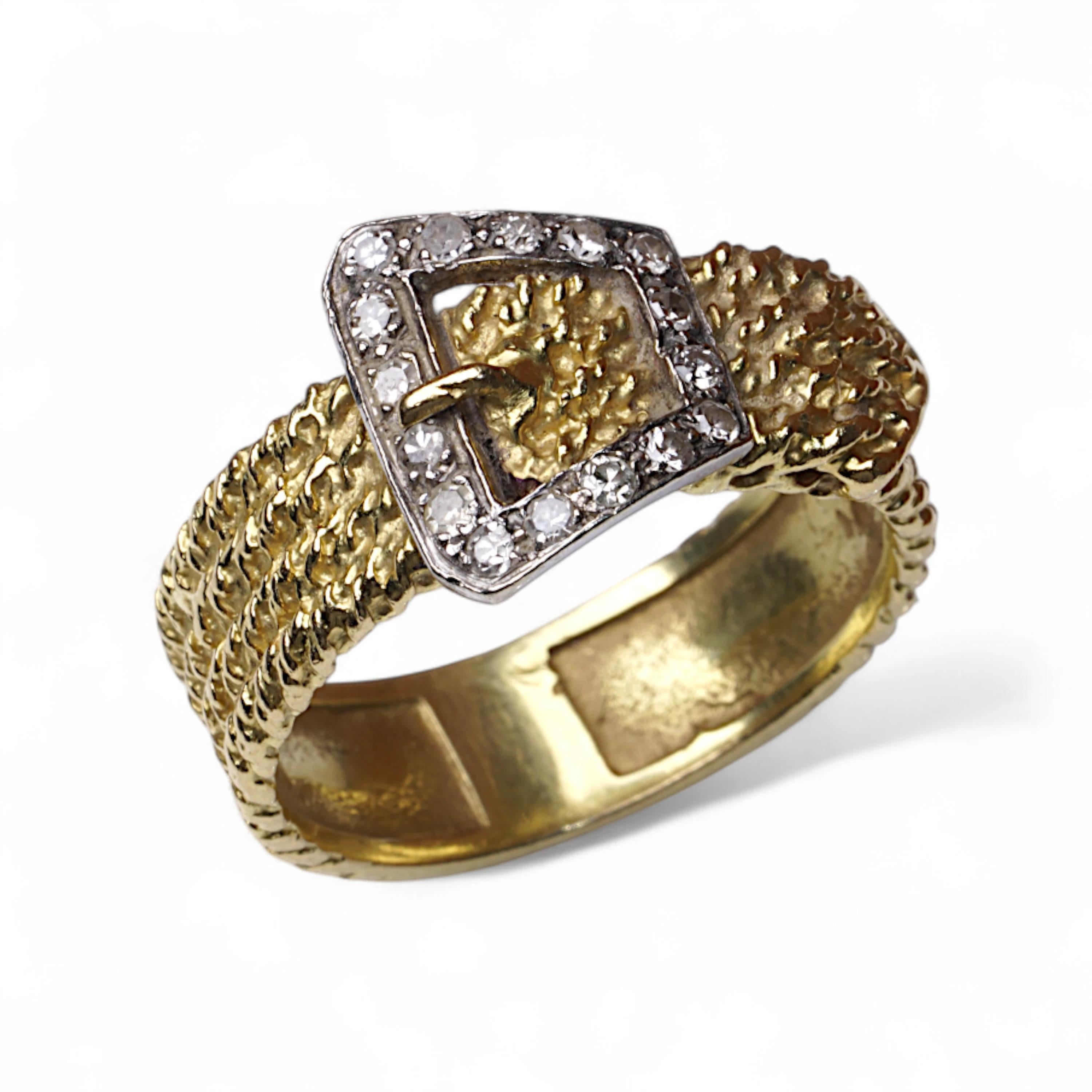 Anello vintage con fibbia in oro 18 carati e diamanti - design strutturato in vendita 7