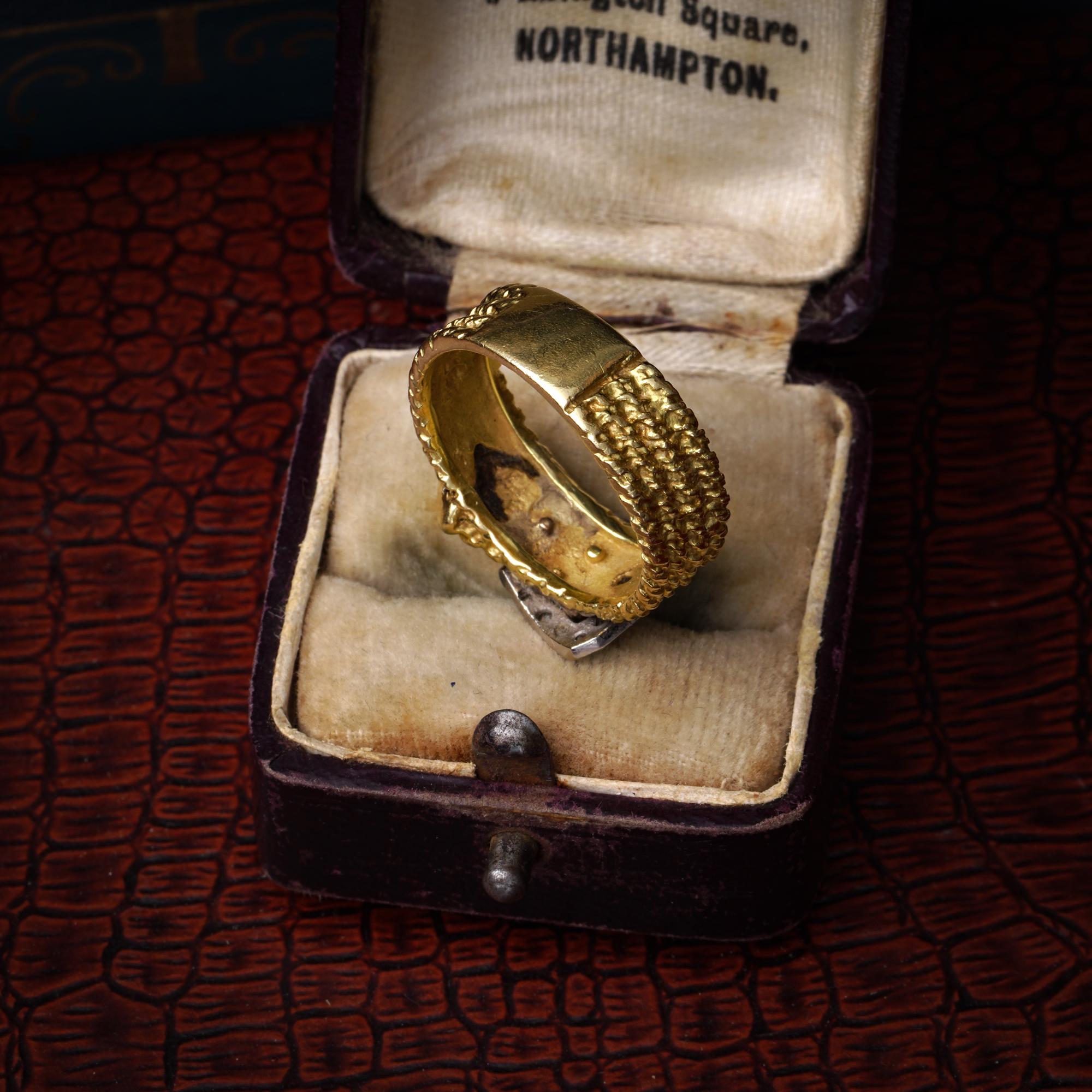 da uomo o donna Anello vintage con fibbia in oro 18 carati e diamanti - design strutturato in vendita