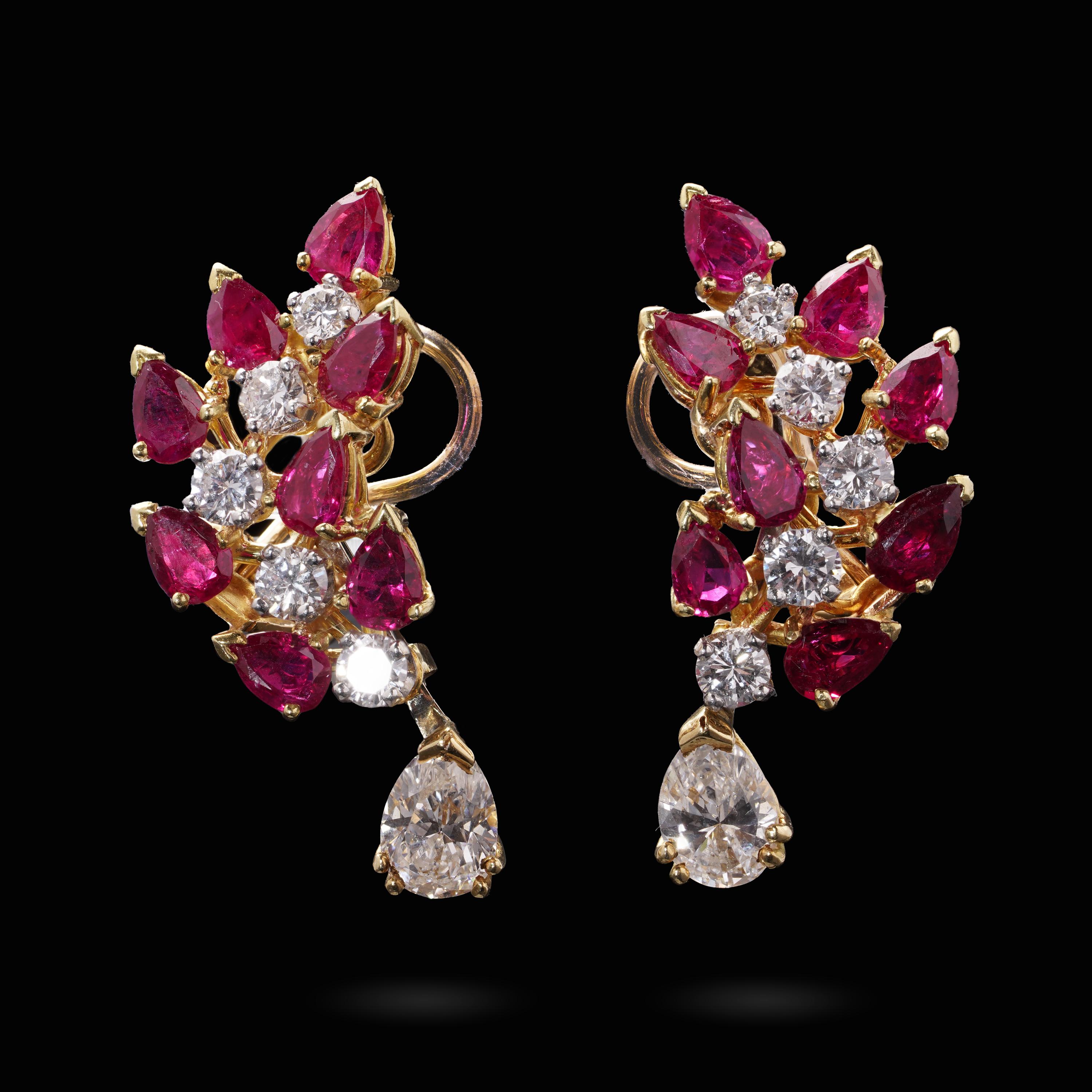 Vintage 18kt Gold Earrings with No-Heat Burma Rubies & Diamonds In Excellent Condition For Sale In Braintree, GB