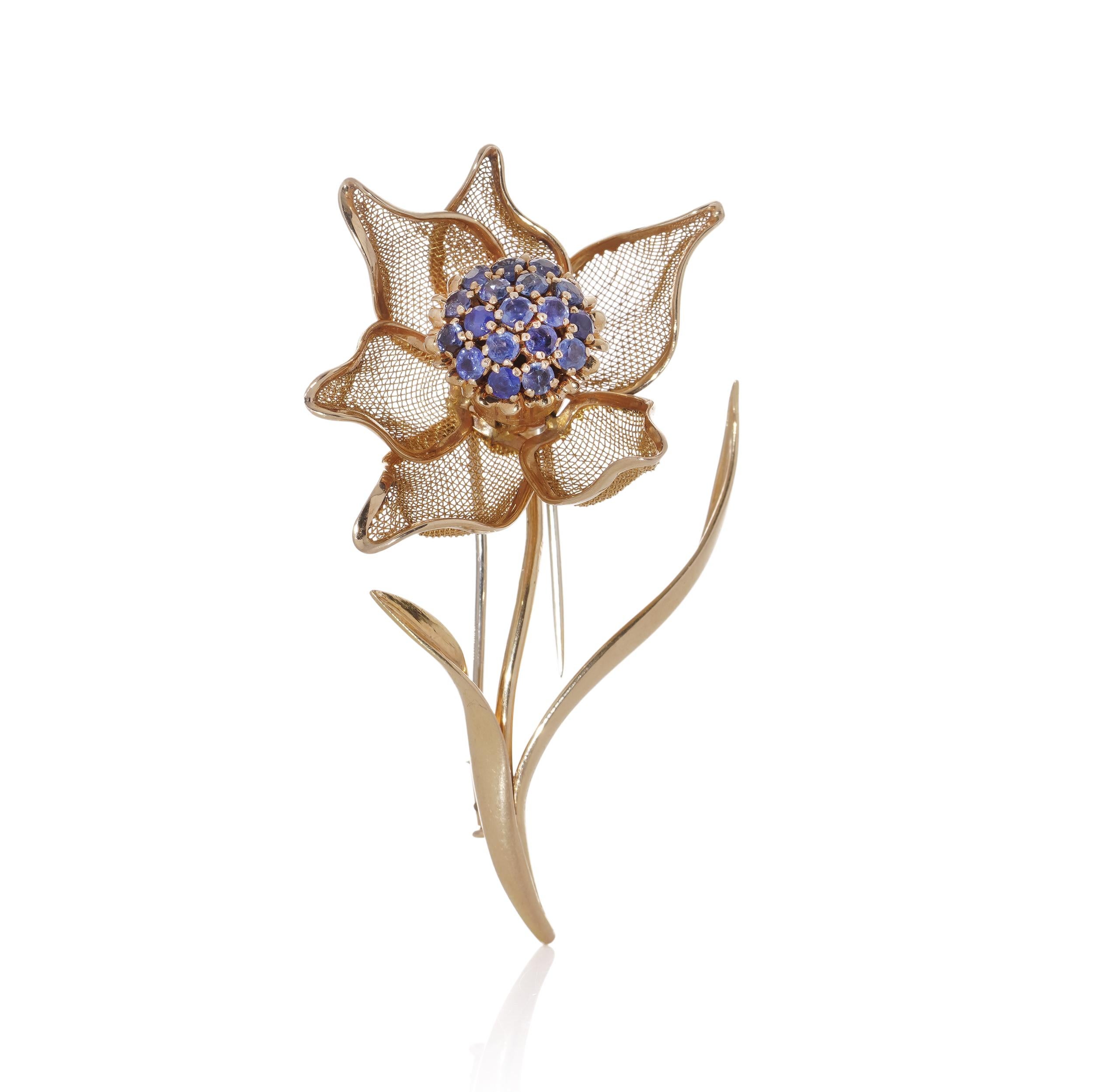 Round Cut Vintage 18kt. gold floral form brooch with hinged mesh petals set with sapphires For Sale