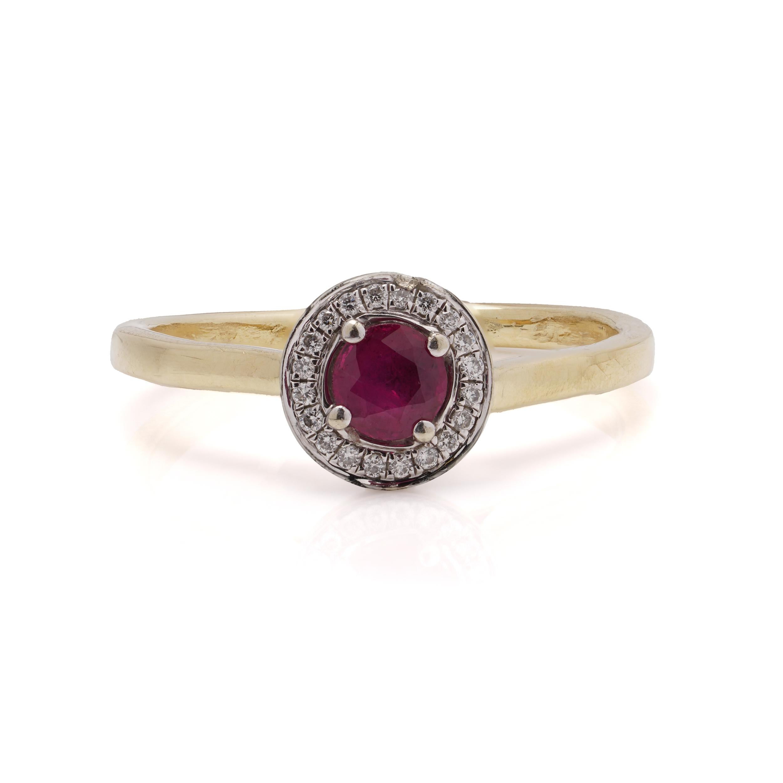 Taille ronde Bague vintage en or 18 carats, rubis naturel et diamants  Entièrement poinçonné  0.45ct Rubis en vente