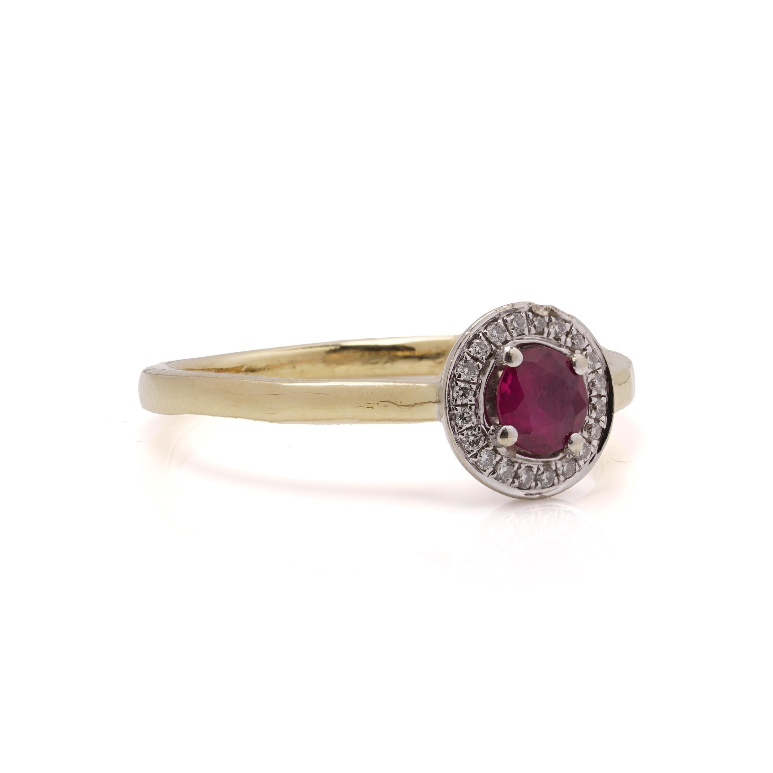 Bague vintage en or 18 carats, rubis naturel et diamants  Entièrement poinçonné  0.45ct Rubis Bon état - En vente à Braintree, GB