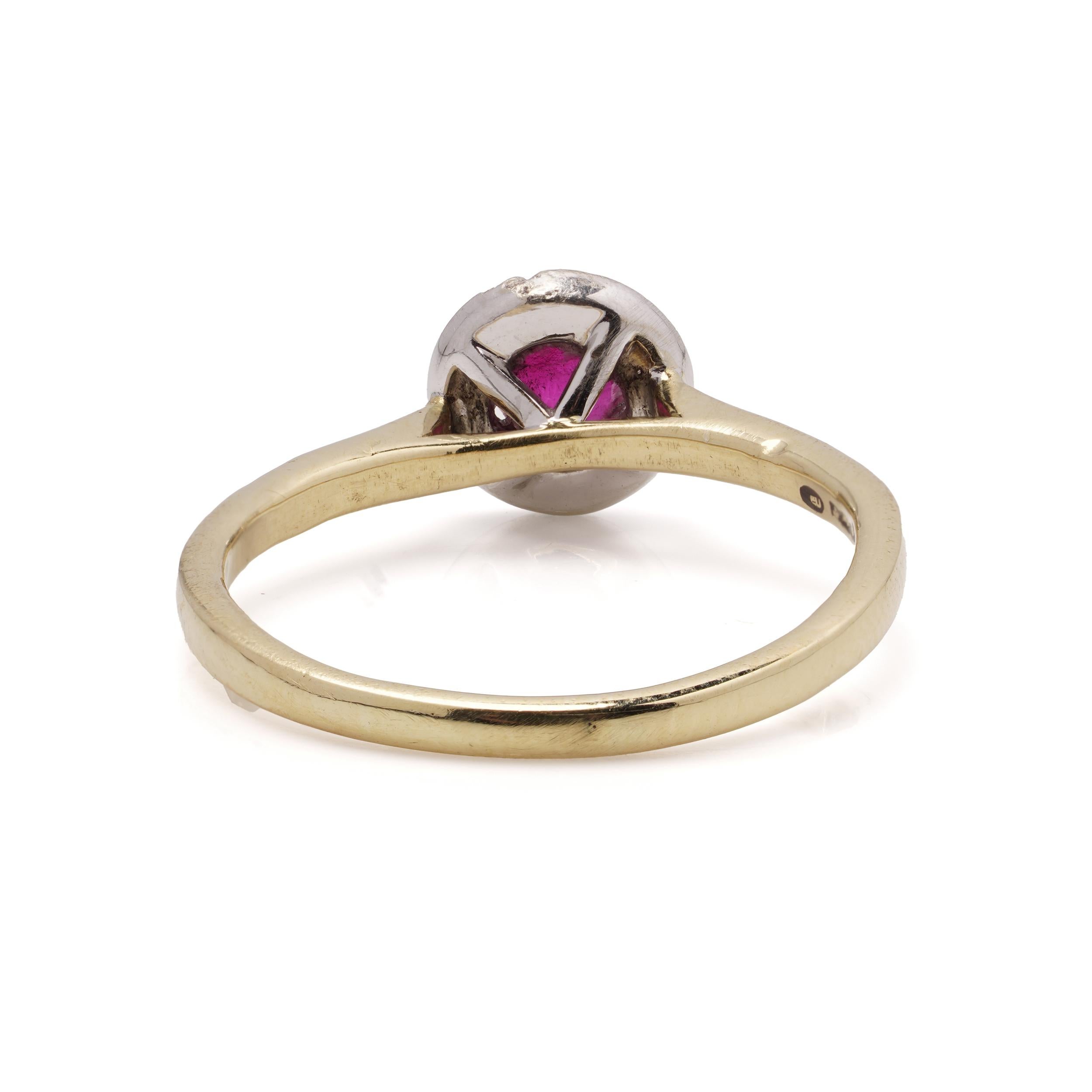 Bague vintage en or 18 carats, rubis naturel et diamants  Entièrement poinçonné  0.45ct Rubis Pour femmes en vente