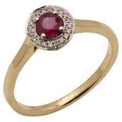 Bague vintage en or 18 carats, rubis naturel et diamants  Entièrement poinçonné  0.45ct Rubis