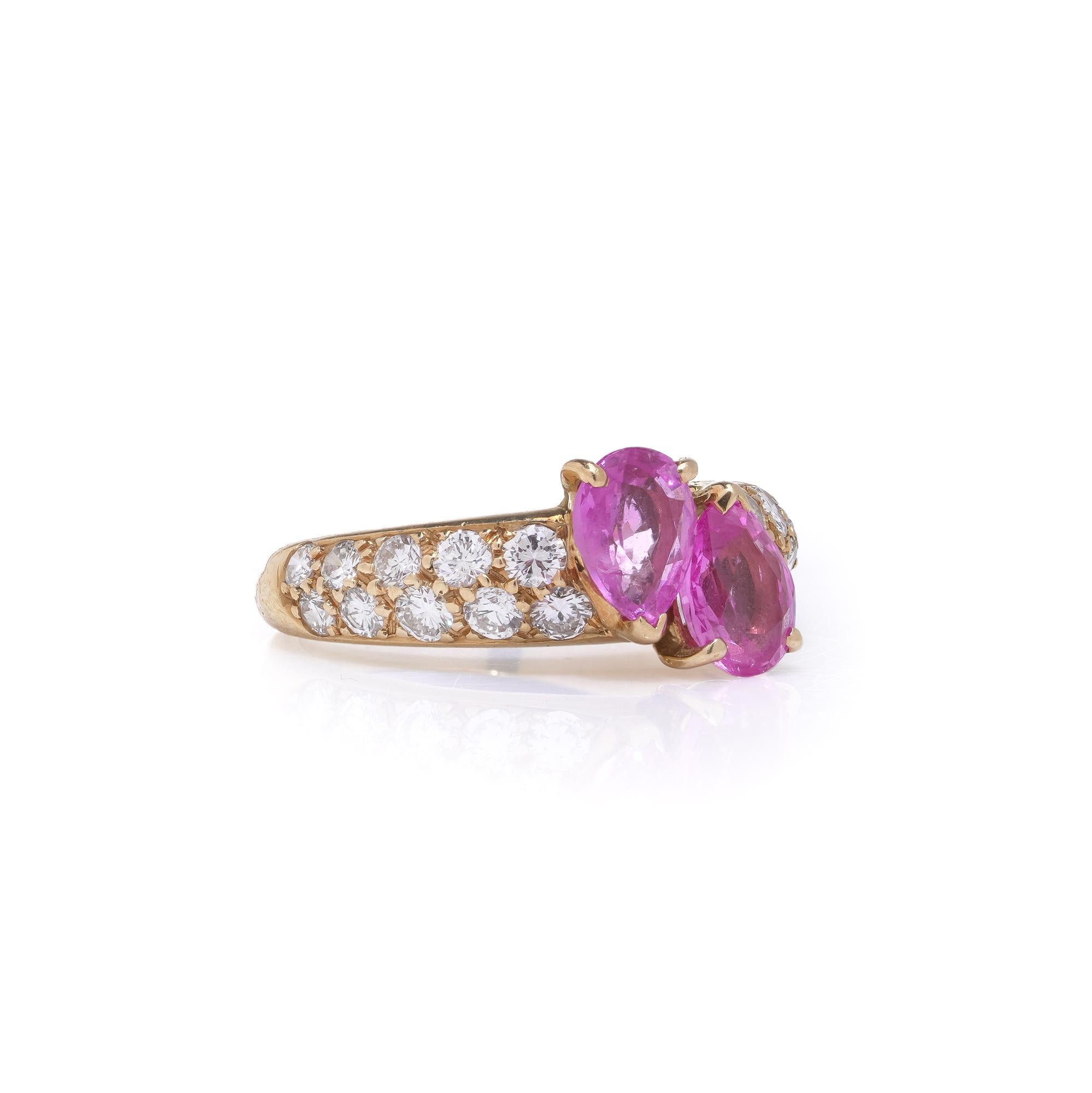 Taglio a goccia Anello vintage in oro 18kt con zaffiro rosa e diamanti in vendita