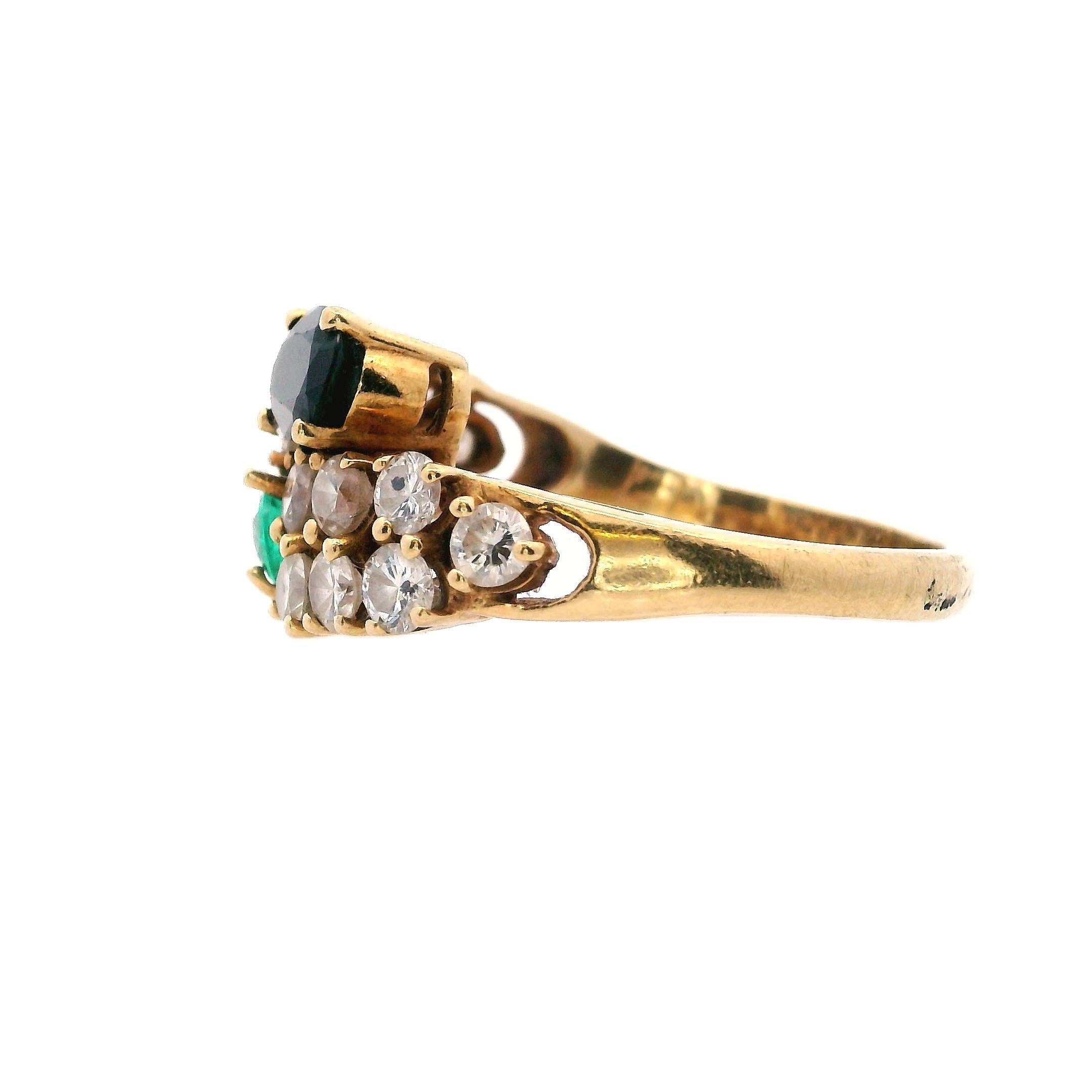 Round Cut Toi et Moi 18kt Gold Ring with Diamonds, Emerald and Sapphire For Sale