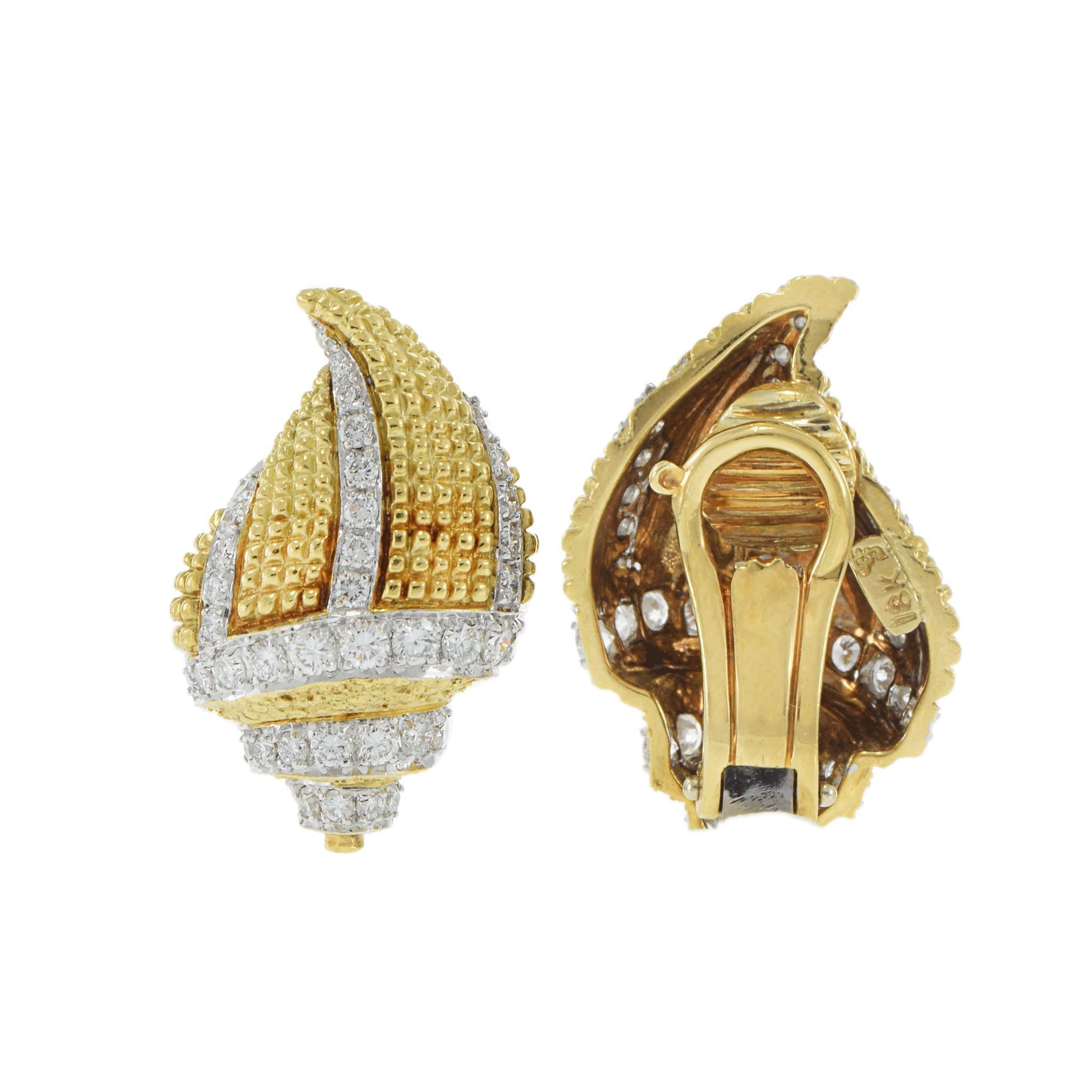 Vintage 18KT Two-Tone Gold and Diamond Conch Shell Clip Earrings In Good Condition For Sale In New York, NY