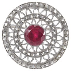 Broche Art Decó vintage de oro blanco de 18 quilates con rubí sintético y diamantes