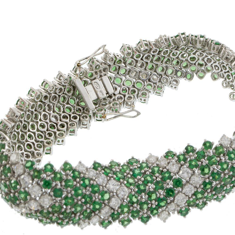 Vintage 18KT White Gold Chevron Mesh Bracelet with Tsavorites and Diamonds In Good Condition For Sale In New York, NY