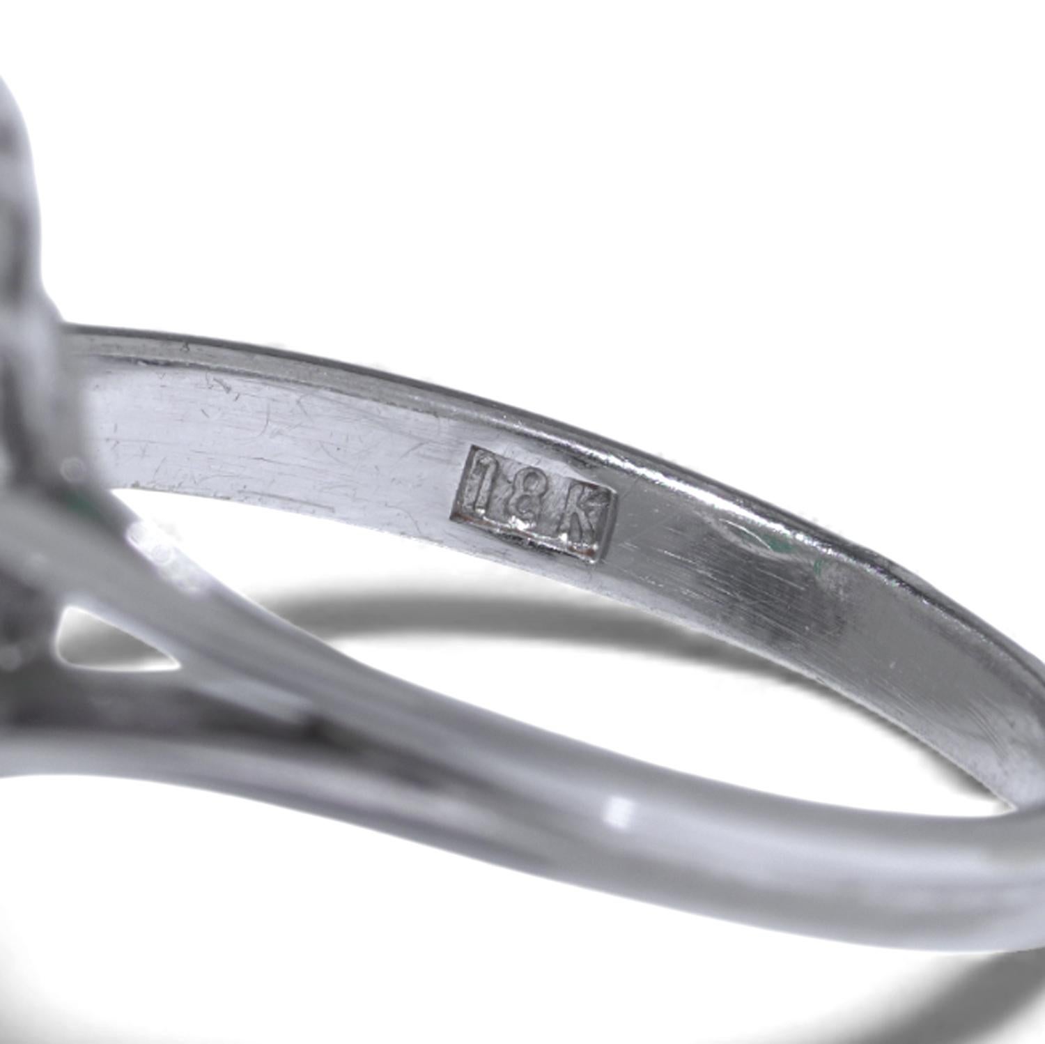 Vintage 18KT White Gold Colombian Emerald & Diamond Cluster Ring en vente 1