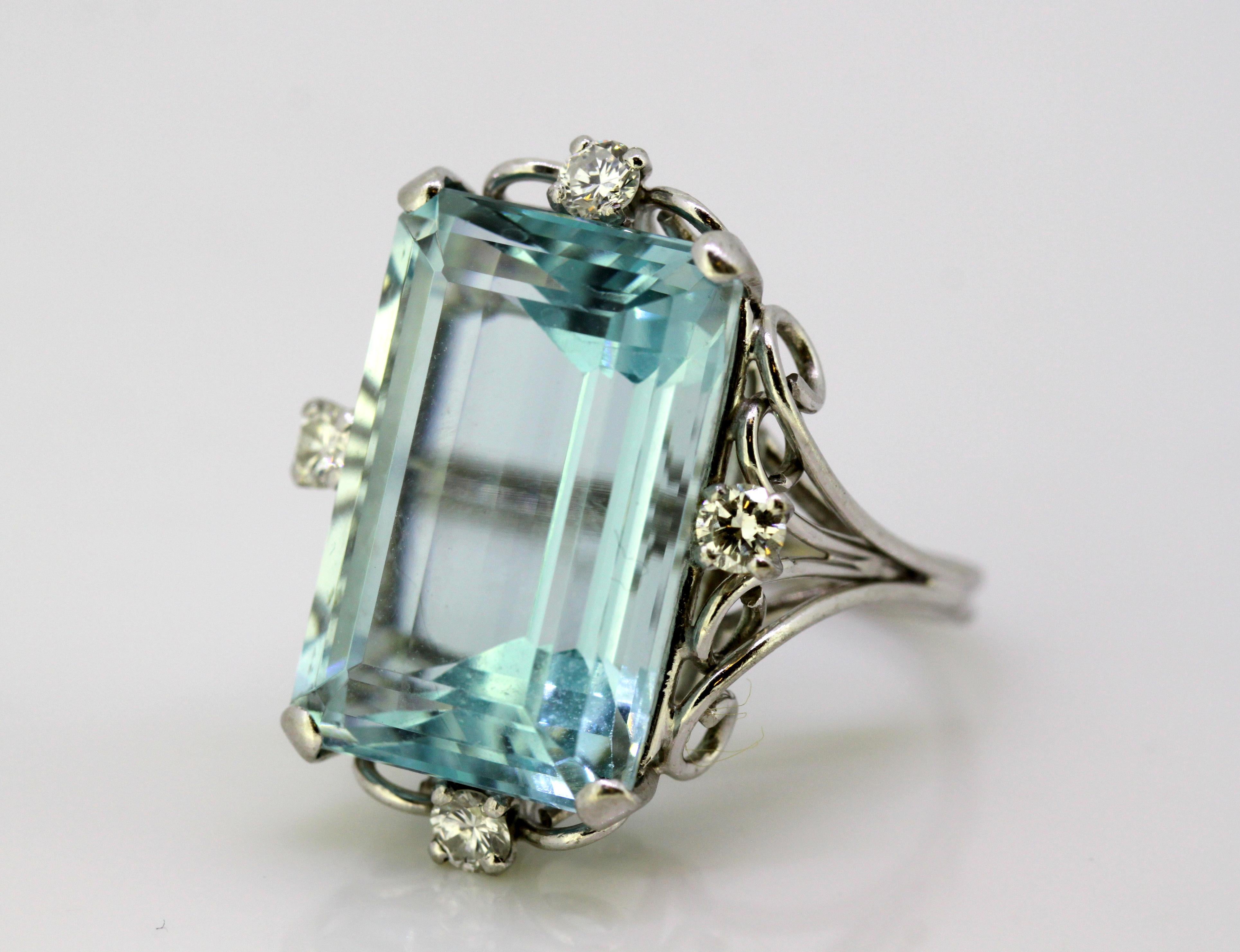 Vintage 18 Karat White Gold Ladies Ring with Natural Aquamarine and Diamonds 2
