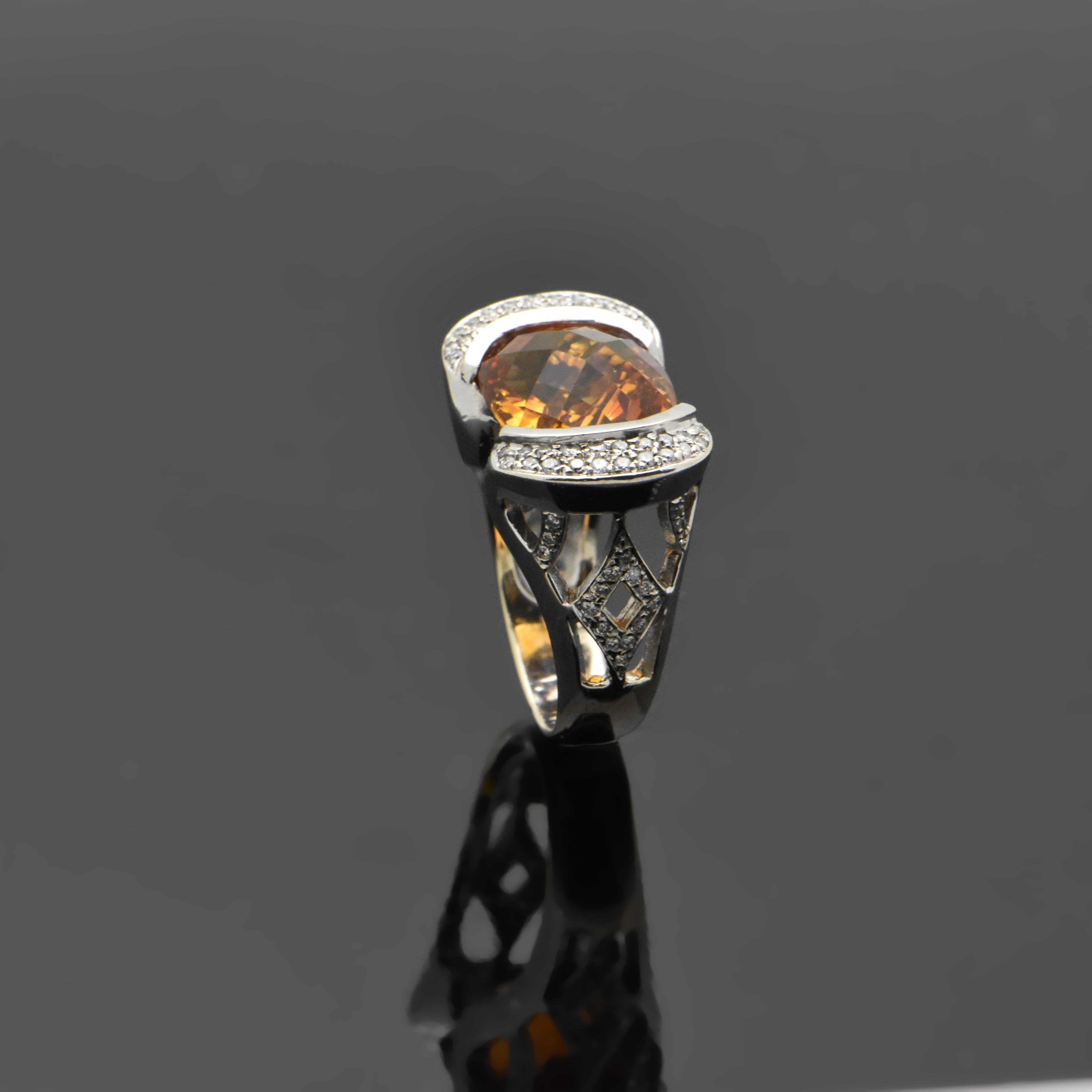 Vintage 18 Karat White Gold Ring with Citrine and Diamond Ring In Excellent Condition For Sale In Los Angeles, CA