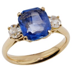 Vintage 18kt. Yellow 2.50 Ct. Sapphire Three Stone Ladies Ring