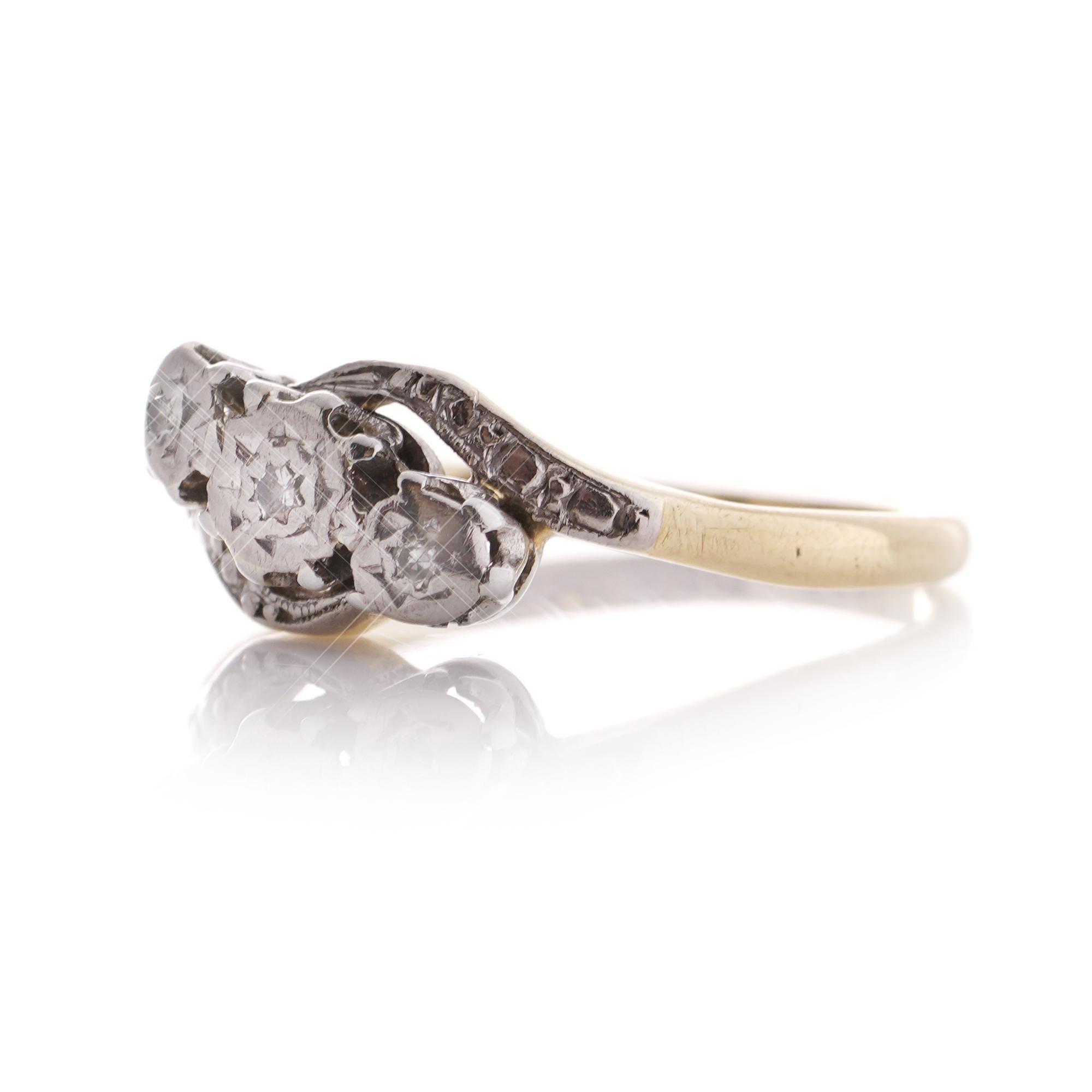 Vintage 18kt yellow and white gold diamond ring In Good Condition For Sale In Braintree, GB